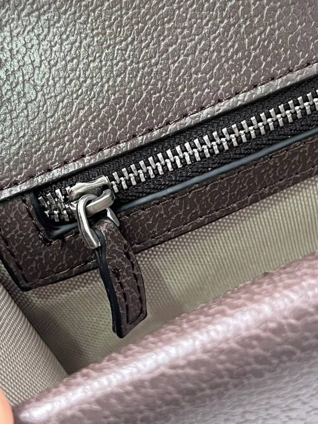 GUCCI Dionysus GG small shoulder bag ฮอตสุดไม่มีใครเกิน รุ่นใหม่ล่าสุดพร้อมสายสะพายสปอร์ต กับกระเป๋าสะพายรุ่นที่สาวๆต้องไม่พลาด!! ดึงดูดและสะกดสายตาด้วยอะไหล่ดีเทลหรู ทนทาน ดูแลรักษาง่าย ภายในสวยงาม และแบ่งสัดส่วนลงตัวมากๆ ใส่ของสำคัญได้สบาย พร้อมเสิร์ฟให