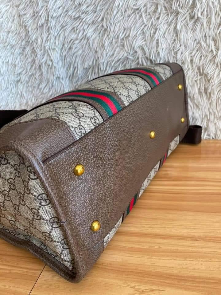 GUCCI Neo Vintage Monogram Travel Bag / Gucci Duffle bag กระเป๋าเดินทางใบใหญ่ มาพร้อมสายสะพายที่สามารถถอดได้ ให้คุณเลือกสะพายไหล่หรือถือได้