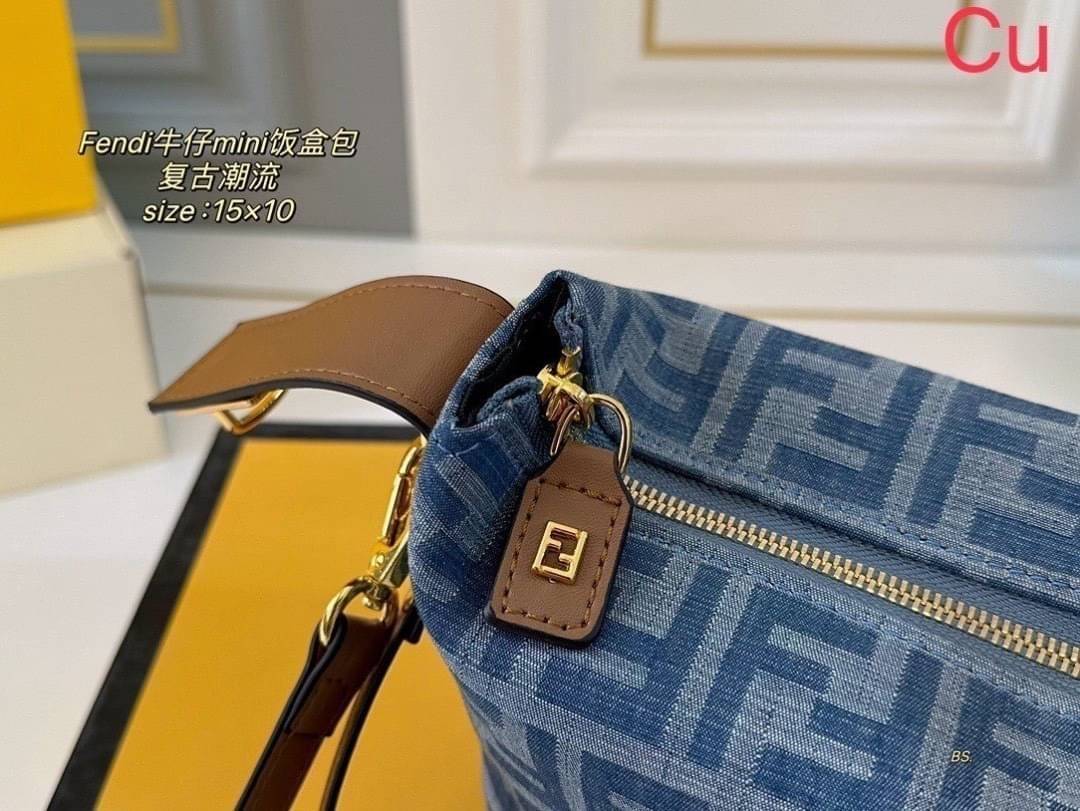 Fendi Tobacco Monogram FF Logo Zucca Buckle Belt Boston Mini Bag Canvas Denim กระเป๋าสะพายไซส์มินิน่ารัก รุ่นแคนวาสเดนิม เปิดปิดด้วยตัวล็อคปั้มลายแบรนด์ ห้ามพลาดเลยค่ะใบนี้แนะนำสุดๆ
