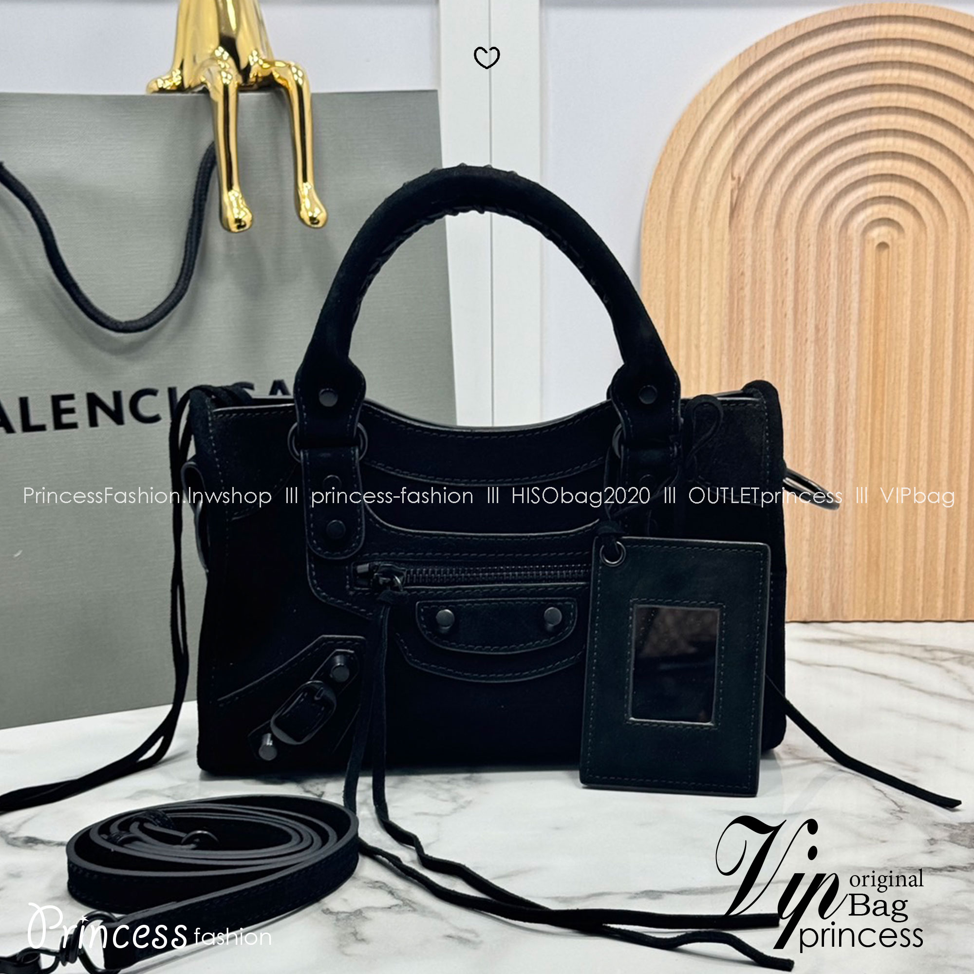 ORI หนังแท้ | Balenciaga Le City suede bag กระเป๋าถือ/สะพายข้างดีไซน์โดดเด่นสวยเท่ล้ำสมัย ใหม่ล่าสุดงานหนังกลับที่สุดแห่งความไอคอนิกไม่เหมือนใคร มีกิมมิคและลูกเล่นแพรวพราว