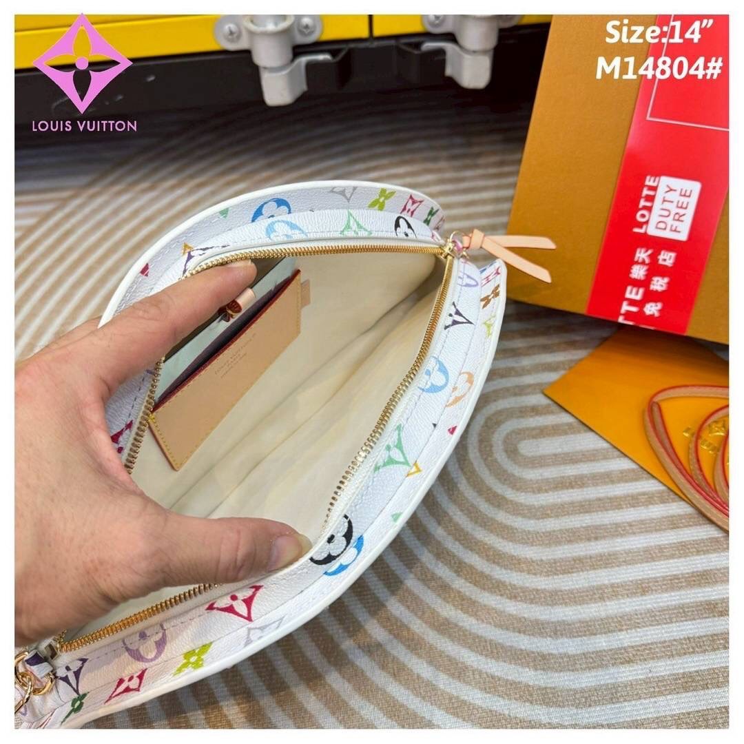 LV Fan Clutch Bag Monogram Flower กระเป๋าทรงคลัชรูปทรงคล้ายพัดพับได้ ดีไซน์น่ารักสดใส ใหม่ล่าสุด โดดเด่นไม่เหมือนใคร