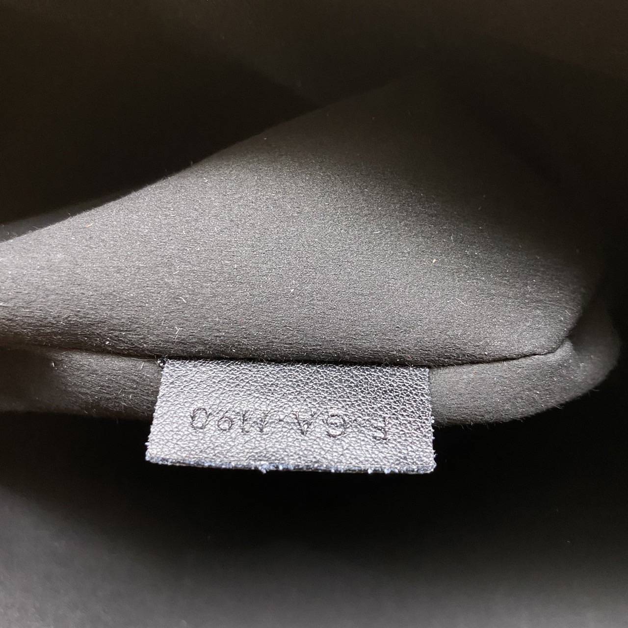 CELINE HOBO / CELINE HELOISE BAG IN SUPPLE CALFSKIN ไปตามตาลิซกัน ^^ เดอะเบสท์เซลเลอร์ต้องยกให้ กับกระเป๋าสะพาย ฟังก์ชั่นสุดเลิศ