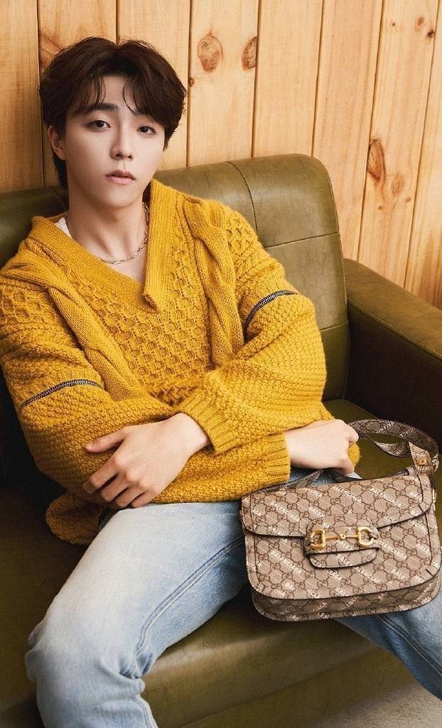 GUCCI x Balenciaga Horsebit 1995 รุ่นเด็ดสุด!! ฮ็อตสุด!! ที่ไม่ว่าใครก็ต้องรอคอย กับโปรเจคสุดเลิศ Balenciaga × Gucci strap shoulder bag กระเป๋าสะพายไหล่/สะพายข้าง ดีไซน์ใหม่ที่คอลแลบระหว่าง 2 แบรนด์สุดโต่งในเรื่องแฟชั่น รับรองความสวยไม่โป๊ะ วัสดุหนังแคนวา