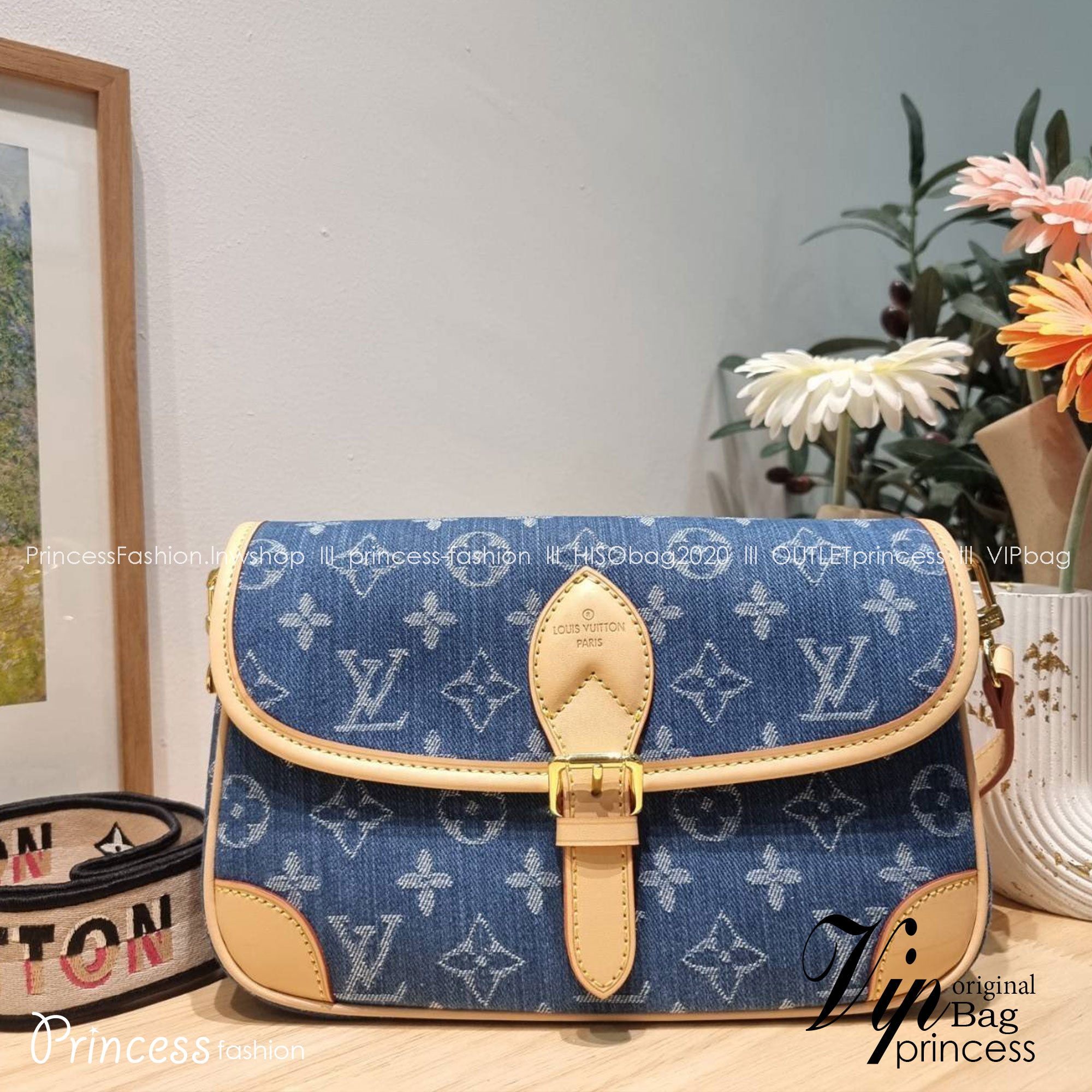 LV diane monogram denim bag กระเป๋ามัลติฟังก์ชั่น ดีไซน์ใหม่ ออกมาได้น่ารักน่าใช้มากๆ สียีนส์สวยมีเสน่ห์ มีสายมาให้ถึง 2 แบบ สายหนังคล้องไหล่ได้ ปรับสะพายข้างได้ และสายสปอร์ตครอสบอดี้ได้