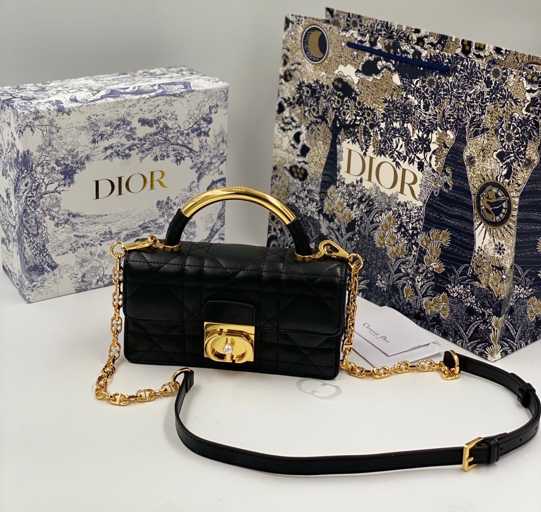 Mini Dior Ange Bag Macrocannage CD clasp with white resin pearl กระเป๋าถือพร้อมสายสะพาย ประดับตัวล็อคมุก สวยงามเหนือกาลเวลา เกรดออริ 1:1 ใช้งานต่างประเทศได้