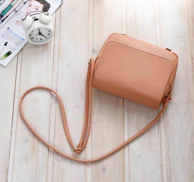 กระเป๋าสะพาย H&M รุ่น cross body bag มี 4 สี : ดำ , ชมพูนู๊ด , เหลือง , มิ้นท์