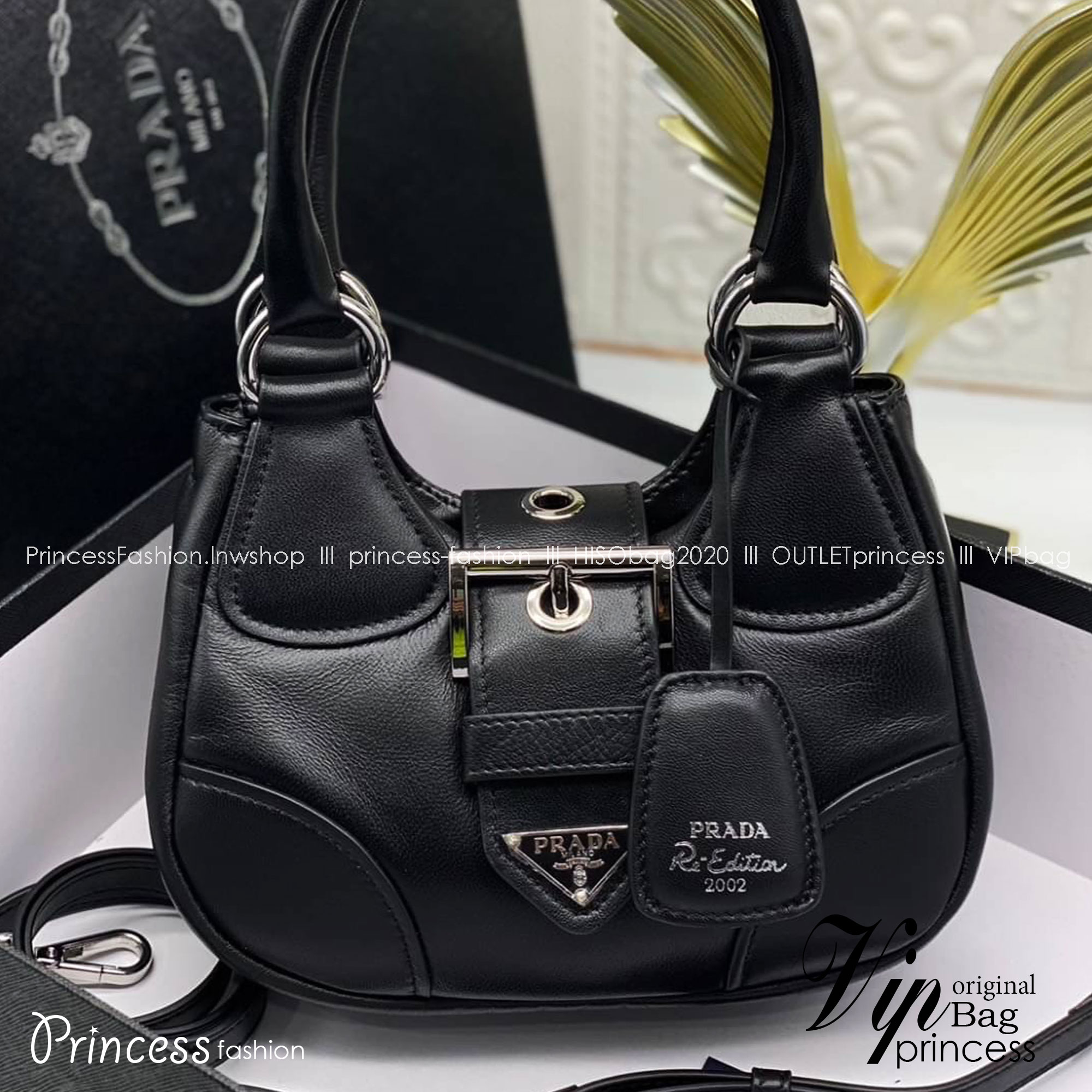Prada Moon padded nappa-leather bag / PRADA LEATHER HANDBAG พร้อมส่งที่ไทย กระเป๋าสะพาย คอลที่ใครๆ เห็นก็ต้องรัก ขนาดกำลังน่ารัก ดีไซน์สวยดูแพง ด้วยวัสดุที่มีคุณภาพหนัง nappa สัมผัสดีงาม **สินค้าเกรดท็อปออริจินอล 1:1 สลับแท้