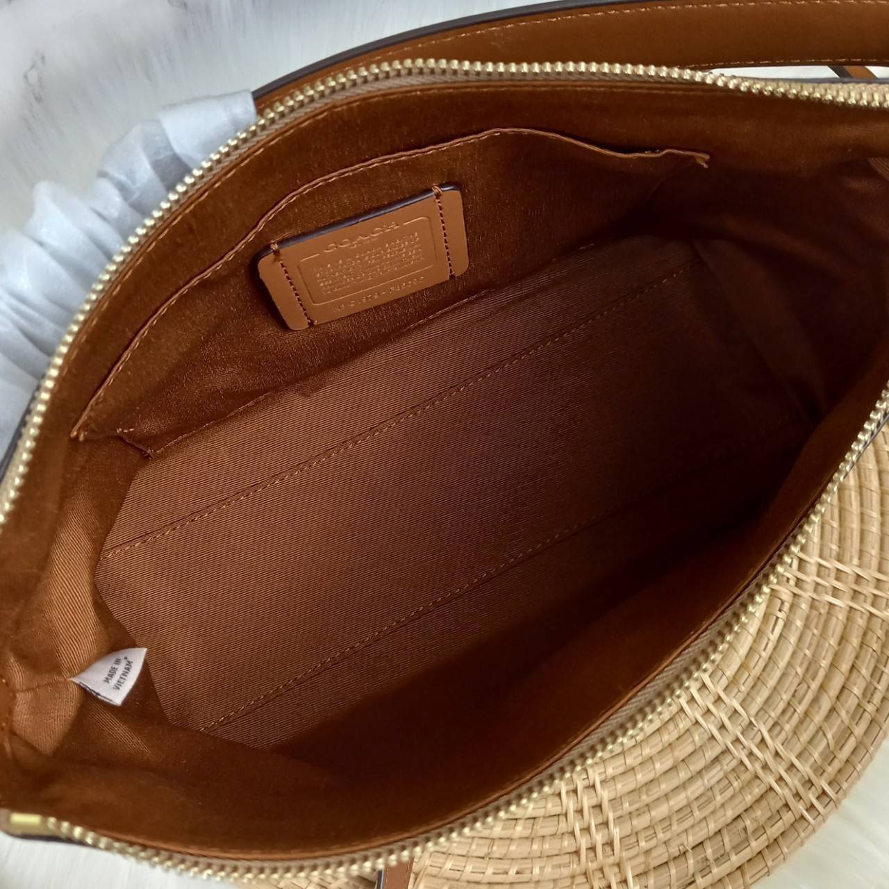 COACH LEWIS SHOULDER BAG IN SIGNATURE CANVAS (COACH F85696)🌺พอชใบใหญ่ ใส่ของได้จุใจ มีสายให้ 2 สาย อะไหล่สีทอง หรูหรา คลาสสิค สายยาวถอดได้ ปรับได้ ช่องด้านใน กว้างมากๆ ใช้ได้ทุกโอกาสจริงๆ แนะนำ ไม่ควรพลาดจ้า