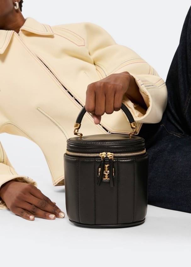 KIRA VANITY SHEEPSKIN / Tory Burch Kira Sheepskin Chain Messenger Handbag ((138999)) ที่สุดของความสวย ที่สุดของความLuxurious พร้อมส่งที่ไทย ล่าสุด! กับกระเป๋าหิ้วก็หรู สะพายข้างก็เริ่ด