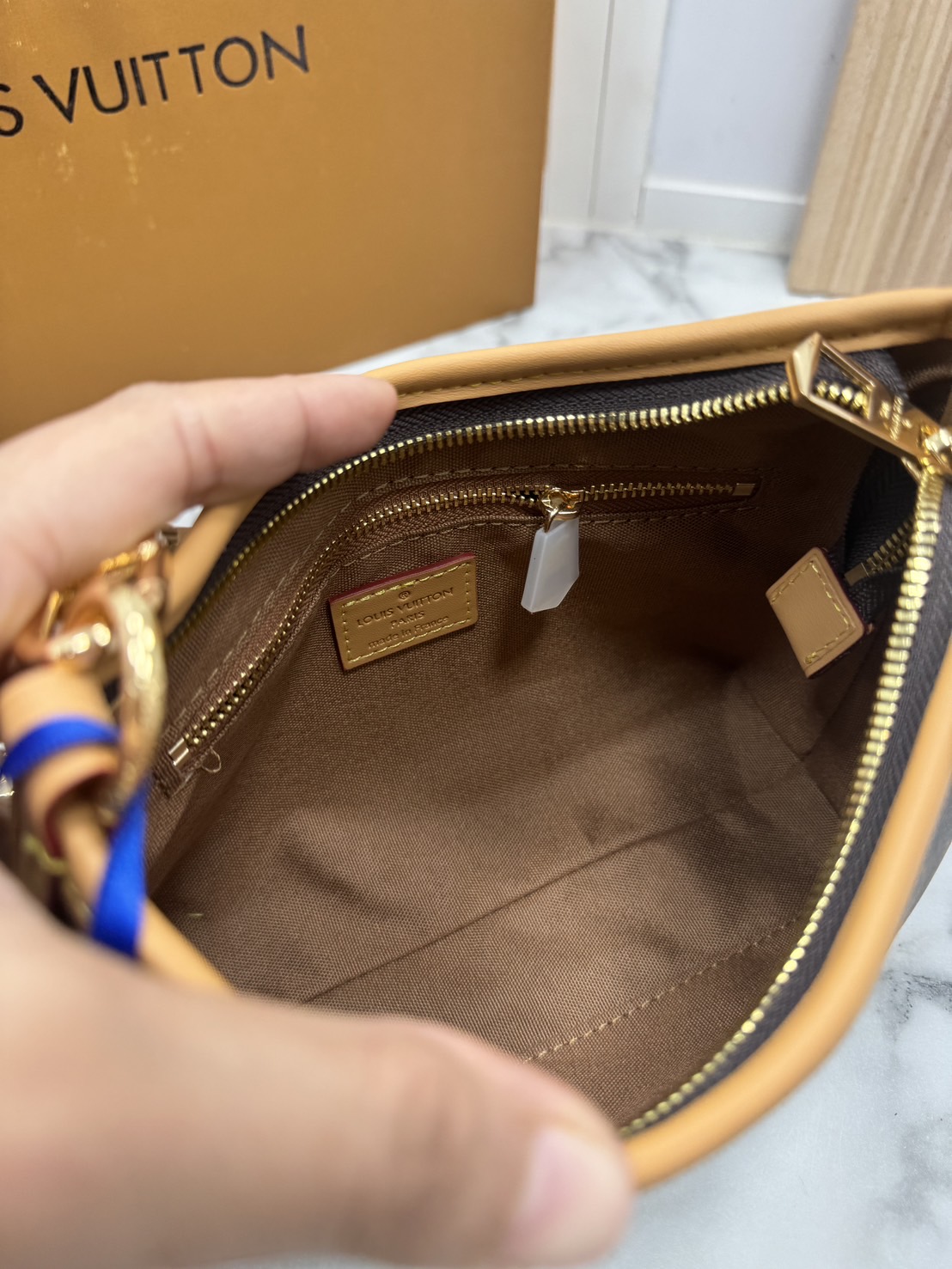 ORI หนังแท้ | LV Mini CarryAll Monogram canvas กระเป๋าสะพายไซ์เล็ก แครี่ออลรุ่นใหม่ มาพร้อมห่วงโซ่หัวใจห้อยสุดคิ้ว และสายสะพายแยกถอดได้ สวยหรูคลาสสิก