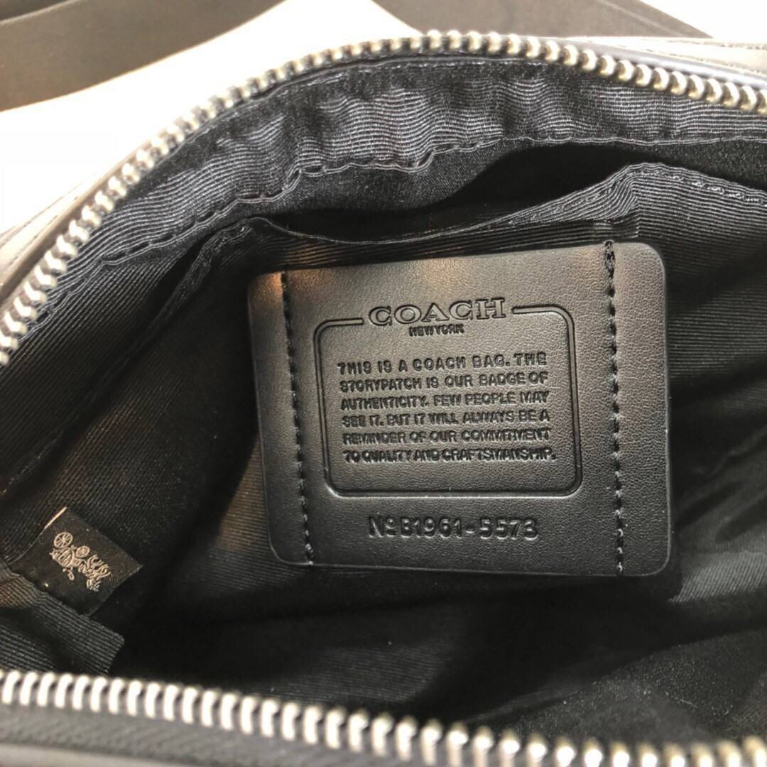 ของแท้ Coach Graham Crossbody กระเป๋าสะพายลายสุดชิค crossbody ทรงเหลี่ยมชาย ใหม่ล่าสุด ภายในกว้างและ มีช่องว่างหนึ่งช่อง