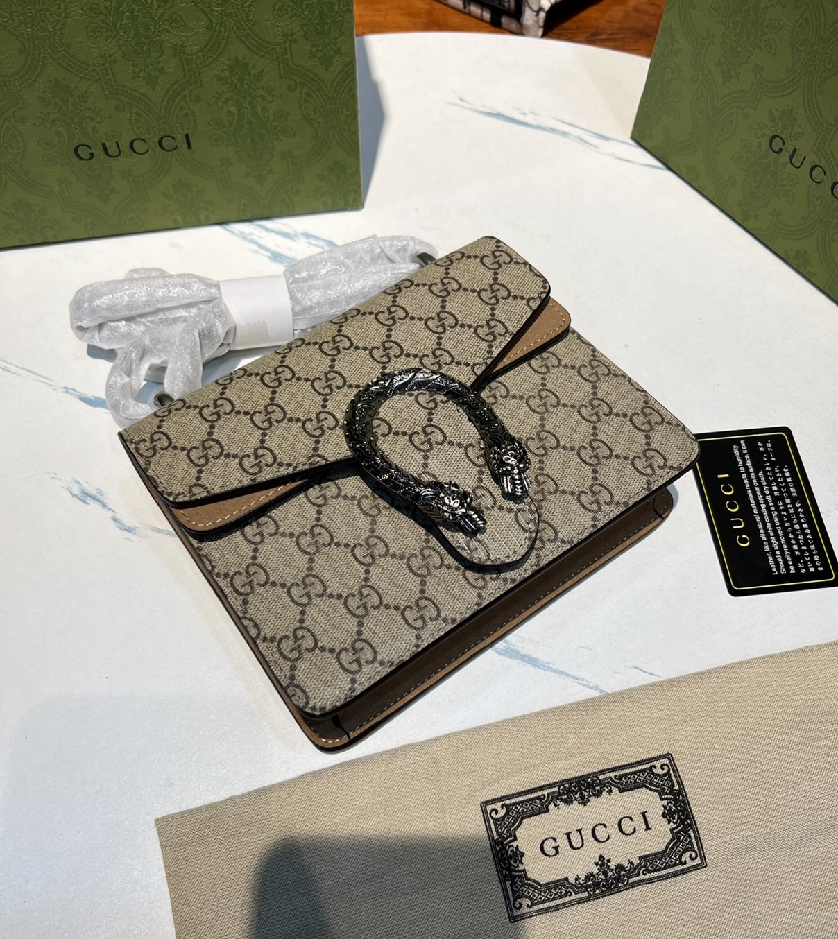 20CM / 7.5" หนังแท้ GUCCI Dionysus GG Supreme mini bag ฮอตไอเท็ม รุ่นนี้ขายดีขายหมด สวยหรู คุณหนู ผู้ดีมาก!! นานๆ มาจะมาน้าา รุ่นหายากค่ะ กระเป๋าสะพายข้าง ดีไซน์อยู่ทรง ขนาดกำลังสะดวกใช้สำหรับสาว วัสดุหนังแท้เต็มใบ ภายในแบ่งสัดส่วนได้เป็นอย่างดี งานจ