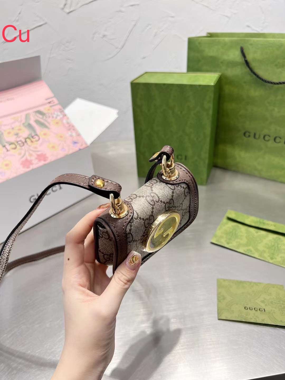 Gucci Blondie card case wallet / Gucci Beige Blondie Wallet Bag พร้อมส่ง กระเป๋าสะพายใบเล็กจิ๋ว มินิน่ารักน่าใช้ สะพายเป็นพร๊อพแบบชิคๆ ในวันสบายๆ ก็เลิศก็ปังแน่นอน!!