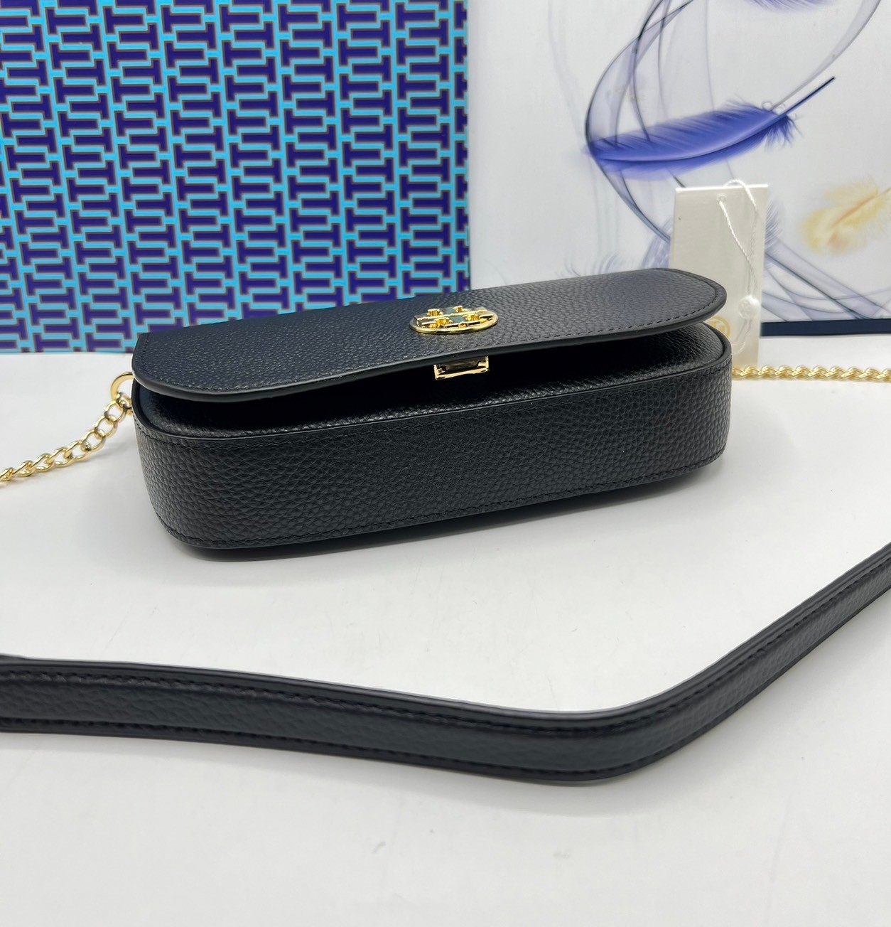 TORY BURCH Chelsea Pebbled Crossbody Bag กระเป๋าสะพายเรียบหรู เกรดออริ สลับแท้ 1:1 ใช้งานต่างประเทศได้