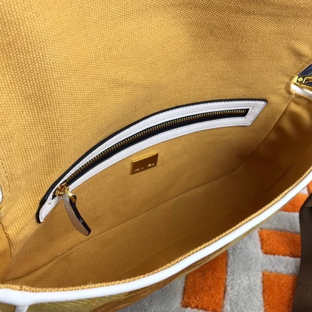 VIP GIFT 】FENDI BAGUETTE SUMMER 2021 CANVAS SHOULDER BAG กระเป๋าสะพายพรีเมี่ยมกิ๊ฟ หายาก สีคัลเลอร์ฟูลสุดใส โดดเด่น ดีไซน์ปั๊มโลโก้รอบใบ วัสดุผ้าแคนวาส ทนทาน มาพร้อมสาย 2 แบบ สำหรับคล้องแขน และสายครอสบอดี้สีทูโทน เปิด-ปิดด้วยกระดุมแม่เหล็ก ภายในเป็นช่องโล