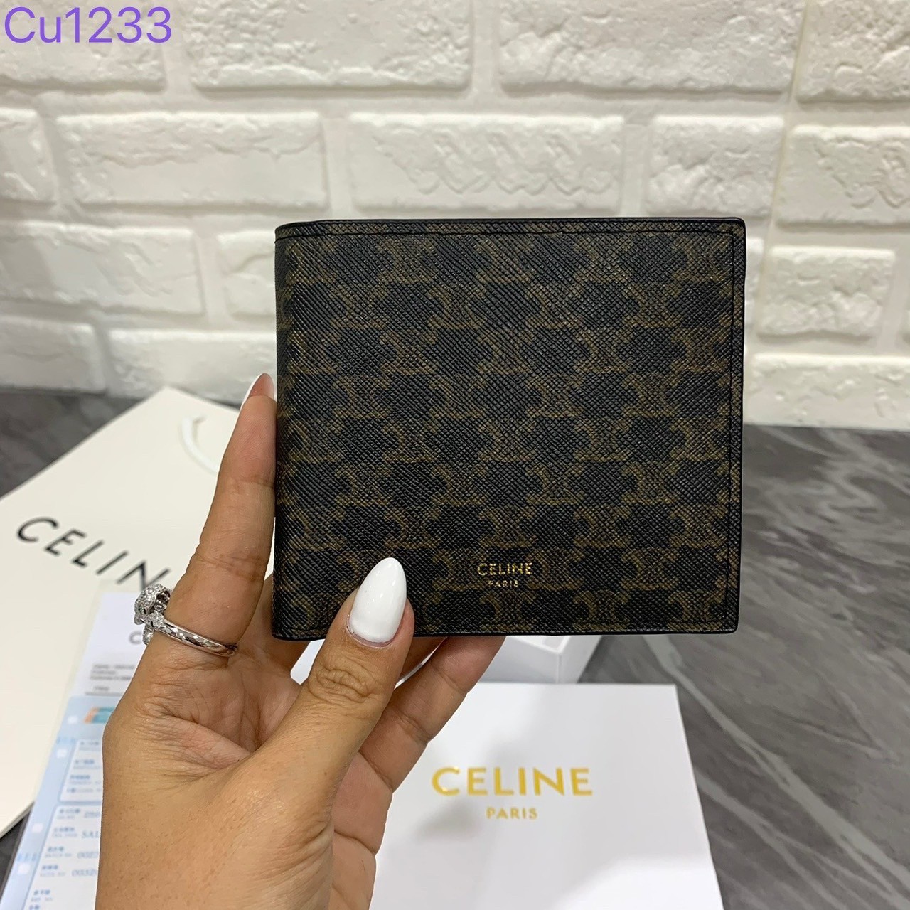 CELINE SHORT WALLET / CELINE LONG WALLET กระเป๋าสตางค์ซีลีน แบบสั้นและยาว พร้อมส่ง!! สวยหรู ภายในมีช่องแบ่งหลายช่อง มีช่องใส่บัตรหลายช่อง ไอเท็มแนะนำในราคาสุดคุ้ม นาทีนี้ห้ามพลาดค่ะ!
