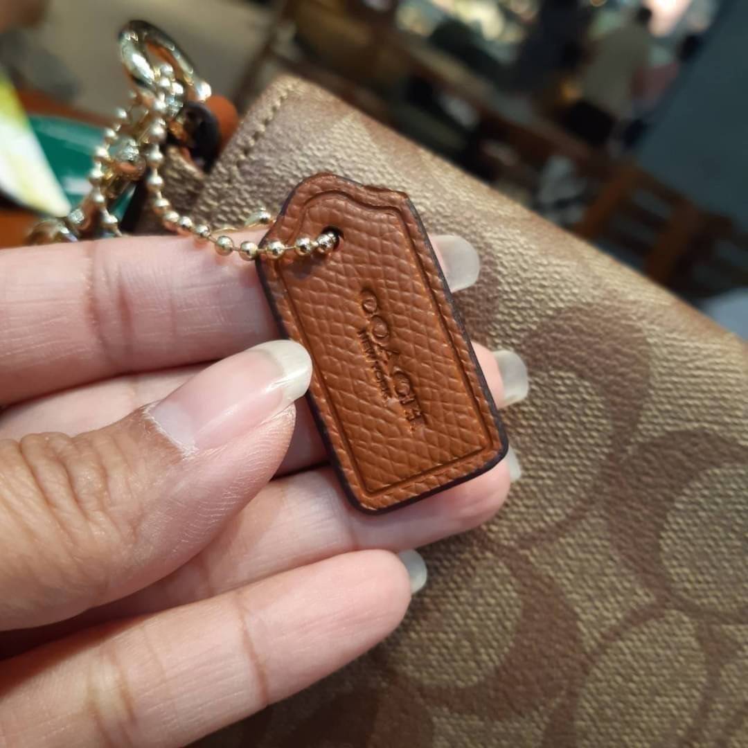 COACH F34615 MINI RUBY CROSSBODY IN SIGNATURE CANVAS ไอเท็มหายาก!! Best seller!! ยกให้น้องเลย!! 👍🎊👍💥 กระเป๋าสะพายข้างรูบี้ ทรงกะทัดรัด ไซส์กำลังดี ดีไซน์เรียบหรูในความเป็นเอกลักษณ์โค้ช ใช้งานง่าย สะดวก วัสดุหนังแคนวาสเคลือบ