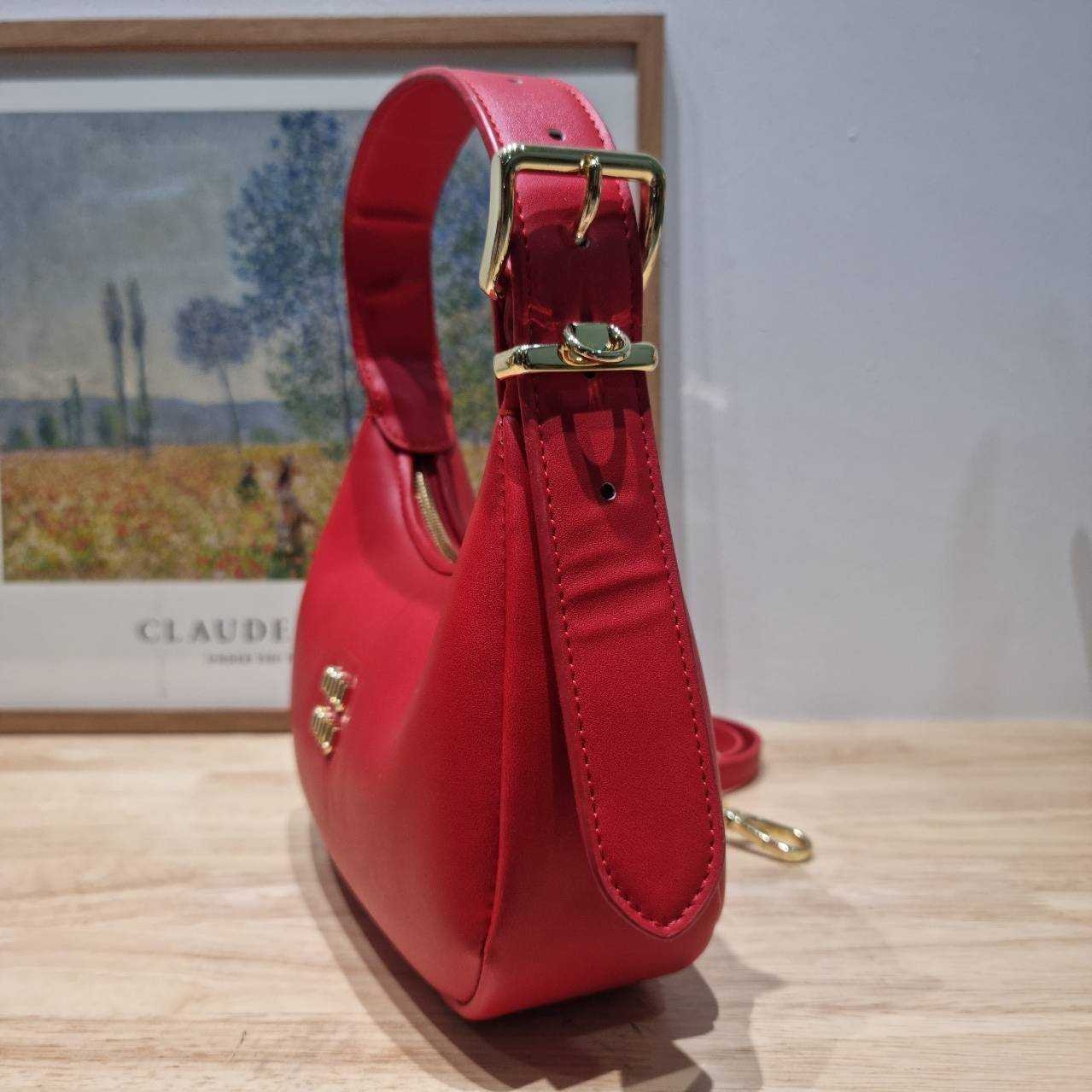 MIU MIU ZIP LEATHER TOP HANDLE BAG กระเป๋าสะพายไหล่/สะพายข้าง ทรงเก๋ ใช้งานง่าย เรียบหรูดูลัคชูสุดๆ