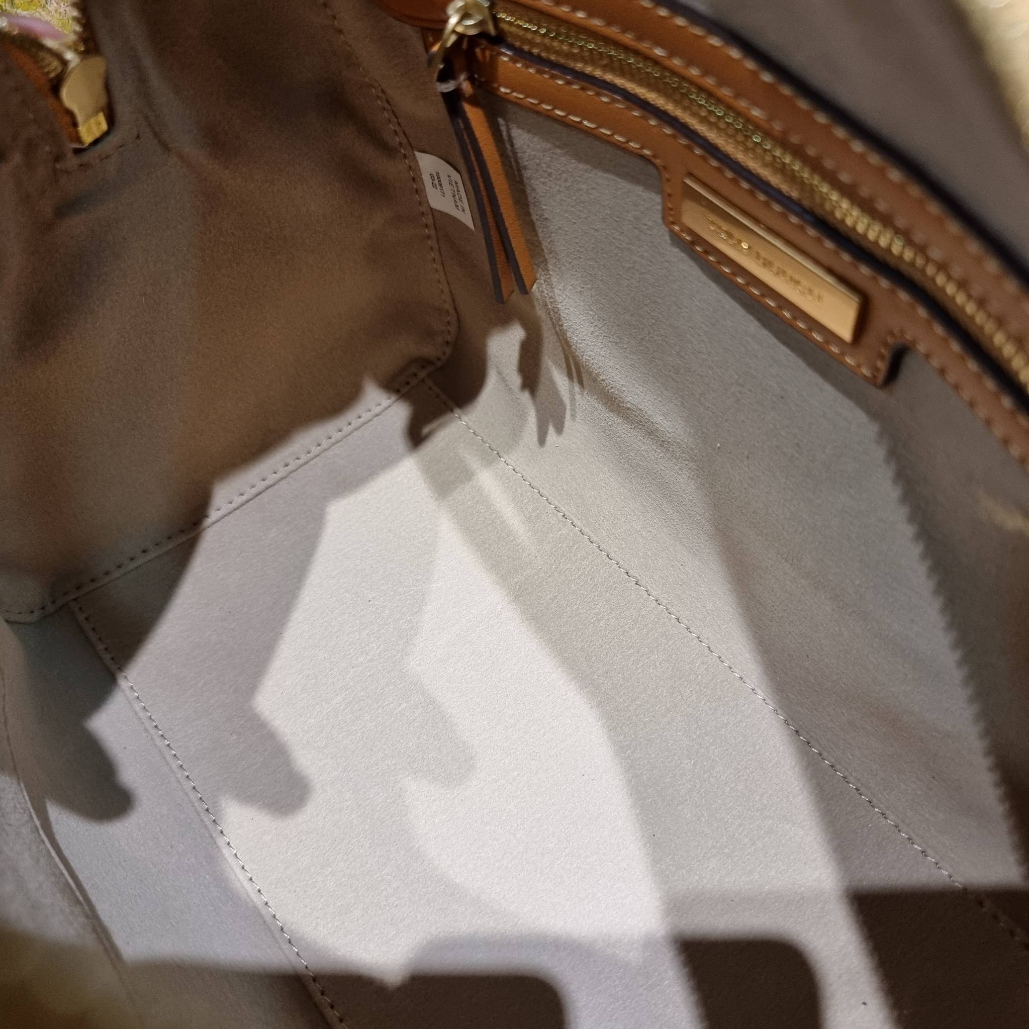 TB Jual Barrell T Monogram / TORY BURCH T MONOGRAM JACQUARD EMBROIDERED DUFFLE คอลใหม่ล่าสุด สวยพร้อมเสิร์ฟแบบไม่ต้องรอพรีฯ ลายโมโนแกรมสุดคลาสสิคที่ถูกดีไซน์รังสรรค์ด้วยงานปักสุดชิค น่าใช้ใจฟูแค่แรกเห็น!!