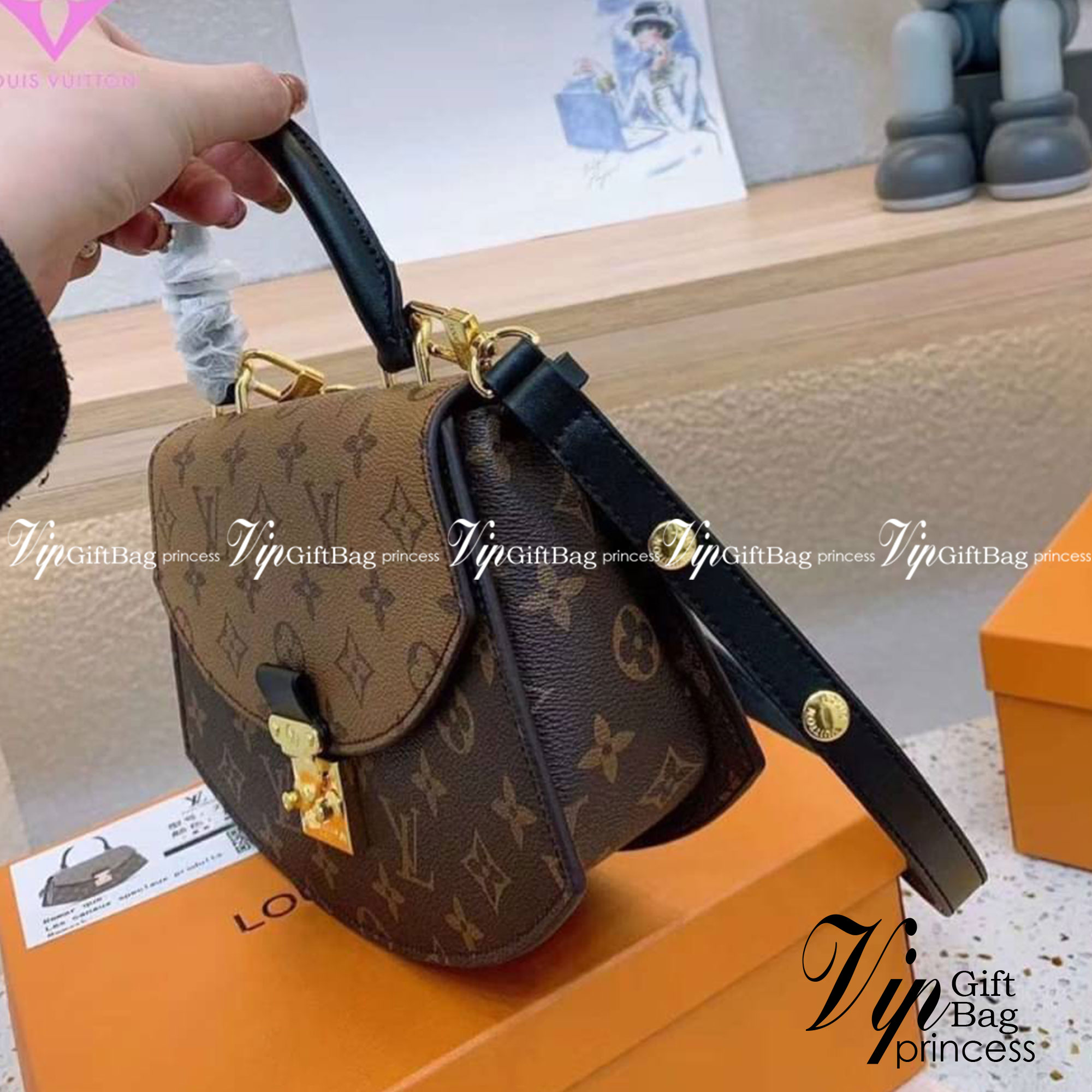 LV Monogram Eden MM Camel Bag / LV Eden กระเป๋าสะพาย คงเอกลักษณ์เฉพาะของแบรนด์ สวยหรูดูแพง งานปั้มแบรนด์คมชัด ด้านในใส่ของได้เยอะ ควรมีติดตู้สักใบนะคะ! งานสวยคุ้มเกินราคาค่ะ