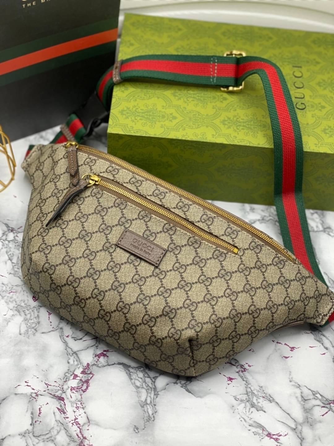 หนังแท้ GUCCI Belt Bag / GG Belt Bag / GG Supreme Belt Bag ไอเท็มที่หนุ่มๆเรียกร้อง กระเป๋าคาดอก/คาดเอว สายสะพายปรับได้ สายสปอร์ต สายแคมป์ปิ้ง หรือจะสายไหน ใบนี้ตอบโจทย์ทุกลุค ง่ายๆเท่ๆ สุดคุ้ม!! ภาพสินค้าถ่ายจากงานขายจริง ใช้งานต่างประเทศได้ค่ะ