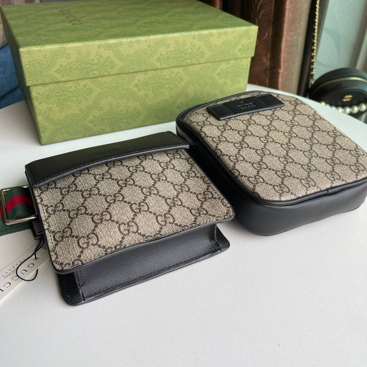 หนังแท้ Gucci GG Supreme belt bag - Neutrals A two-pouch belt bag in GG Supreme canvas with black leather trims. กระเป๋าคาดอก/คาดเอว อีกรุ่นหนึ่งที่หลายคนตามหา งานออริสวยมาก ทำจากหนังแท้ สามารถใช้ได้ทั้งผู้ชายแล้วก็ผู้หญิงสามารถคาดเอวหรือคาดอกก็ได้