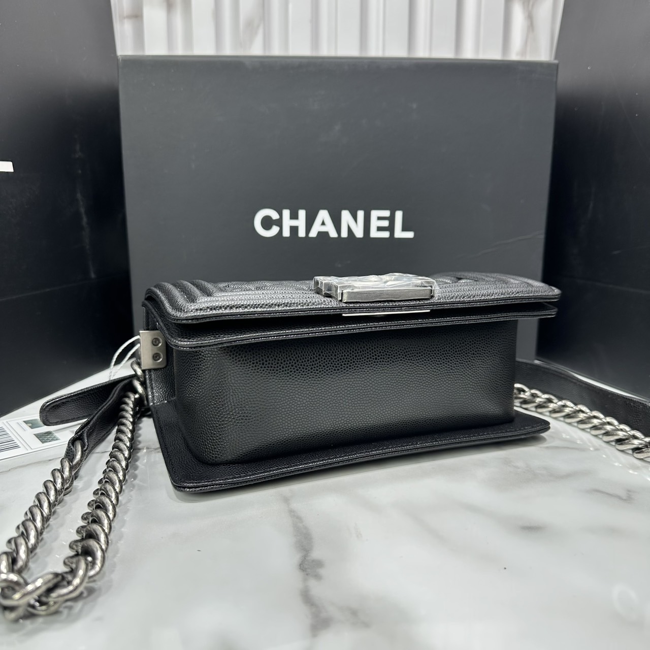 ORI หนังแท้ | CHANEL Boy 20cm shoulder bag กระเป๋าสะพายรุ่นยอดนิยม หรูหราระดับตำนาน สวยงามเหนือกาลเวลา
