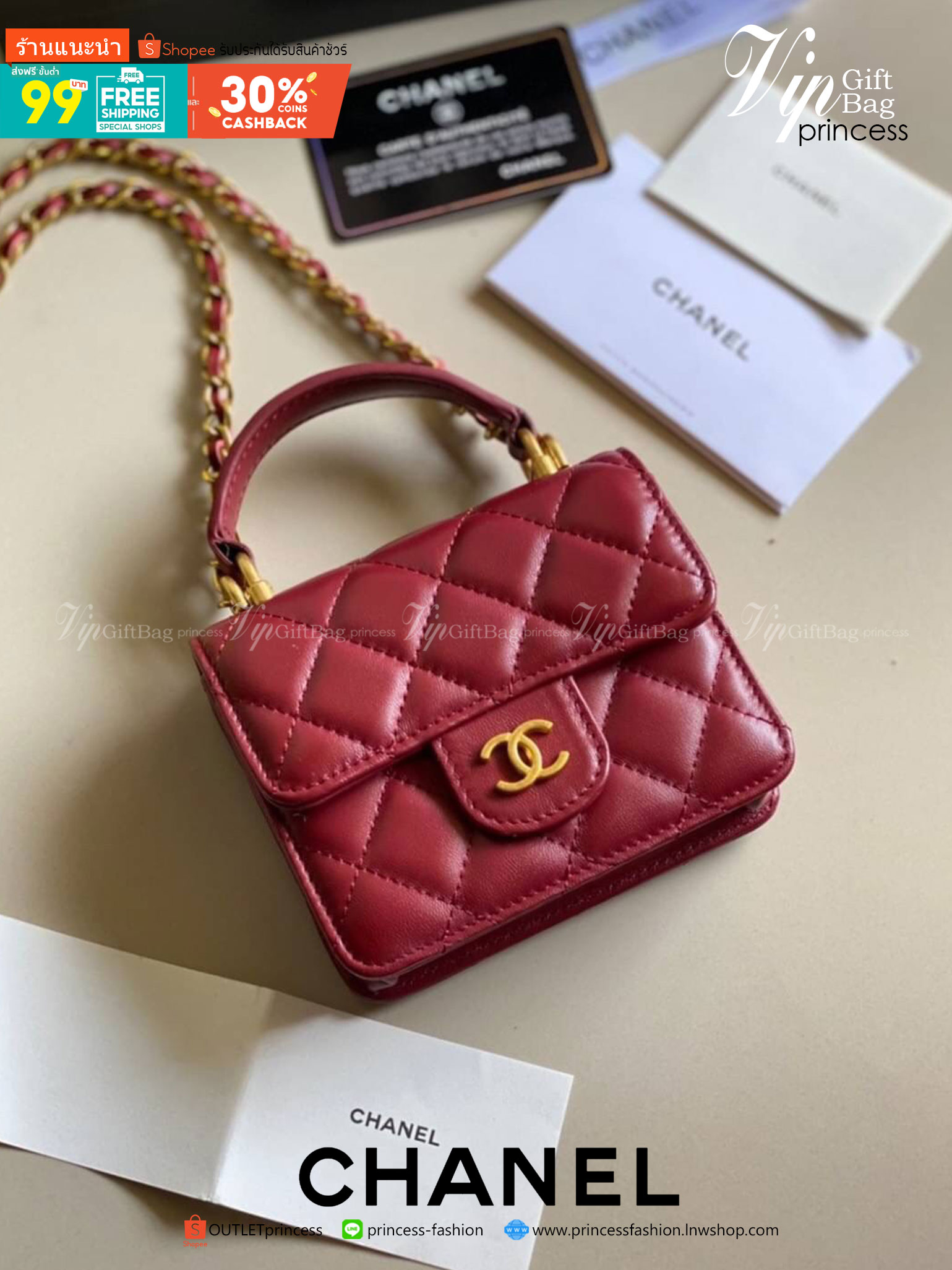 หนังแท้ VIP GIFT CHANEL MINI BLACK BAG รุ่นยอดนิยมไอเท็มฮิตวัสดุหนังแท้เรียบสวยคลาสสิคเปิดปิดด้วยฝาปิดกระดุมด้านหน้ามีโลโก้แบรนด์อะไหล่ทองสวยหรูดูดีมากกกก มาพร้อมสายโซ่ทองร้อยหนังจะสะพายไหล่ หรือ Crossbody ก็ดูดี ภายในโล่งกว้าง ตัวจริงสวยน่าใช้ Chanel min