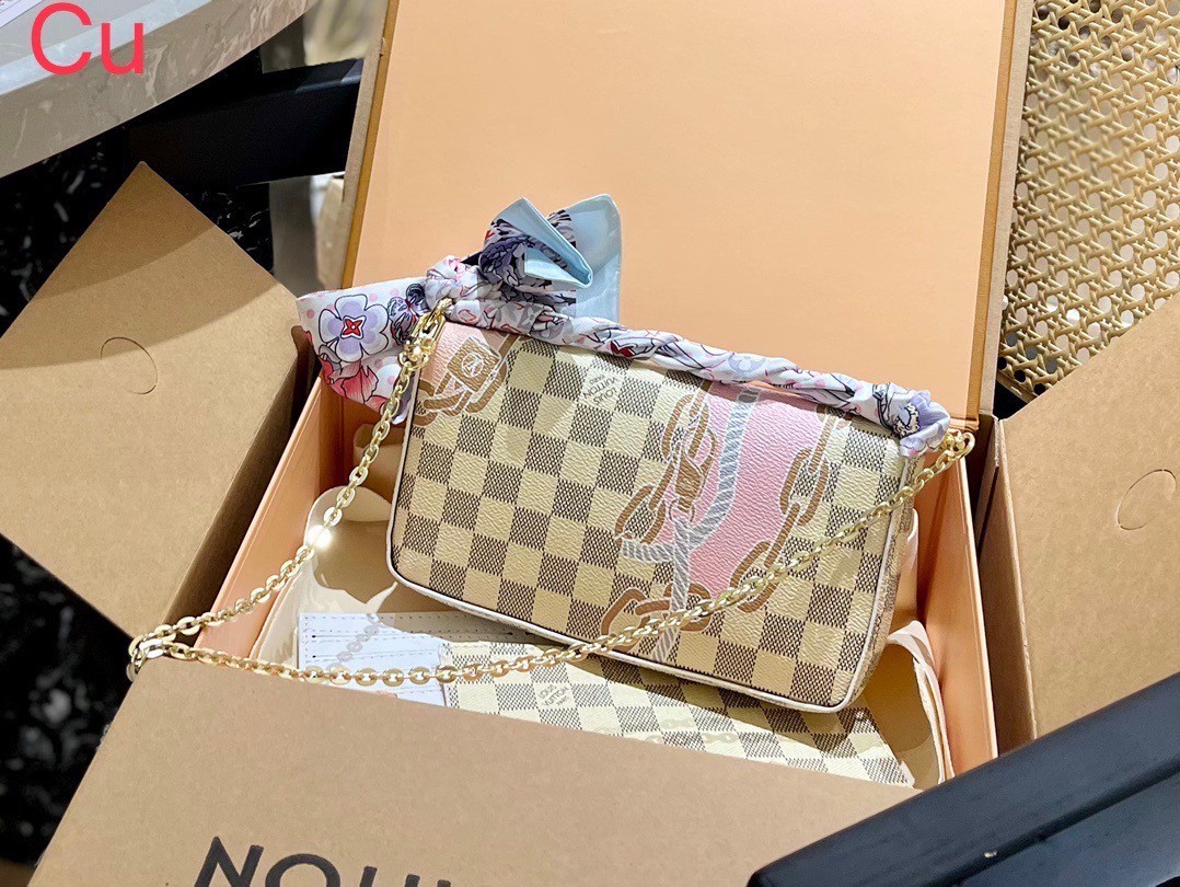 LV Felicie Pochette / LV DAMIER AZUR POCHETTE WITH NAUTICAL PRINT เป็นหนึ่งคอลใหม่ที่มอบสีสันสดใสรับ summer ได้ดี กับกระเป๋าสะพายทรงพอช ดีไซน์ออกมาให้ใช้งานได้หลากหลาย