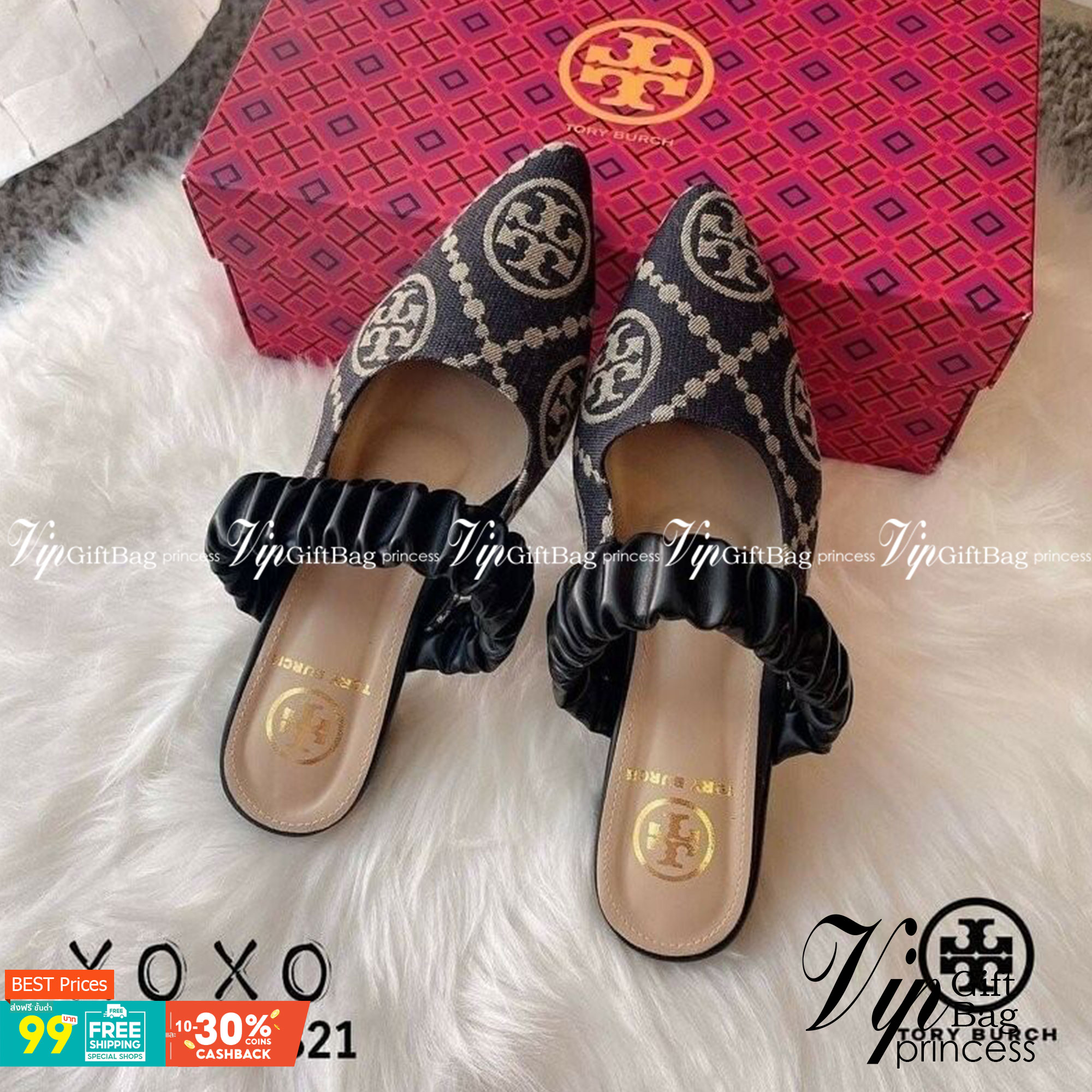 Tory Burch งานสวมหน้าวี วัสดุผ้าทอลายแบรนด์ ด้าบนแต่งสายคาดย่น สวบเก๋ รุ่นนี้ใส่แล้วขาดูเรียวยาวเพิ่มขึ้น แมทส์ชุดง่าย น้ำหนักเบา