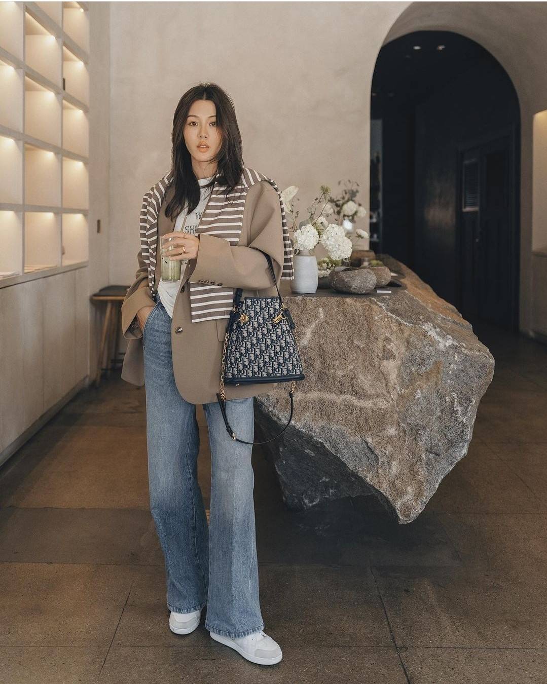 CD MEDIUM C'EST BAG 25cm / Dior bucket bag พร้อมส่ง กระเป๋าสะพายสุดคลาสสิค ดีไซน์หรู มีดีเทลสวยไม่ซ้ำใคร อะไหล่ออกแบบมาเป็นตัวซีดี **ล็อทราคาพิเศษสุดคุ้ม