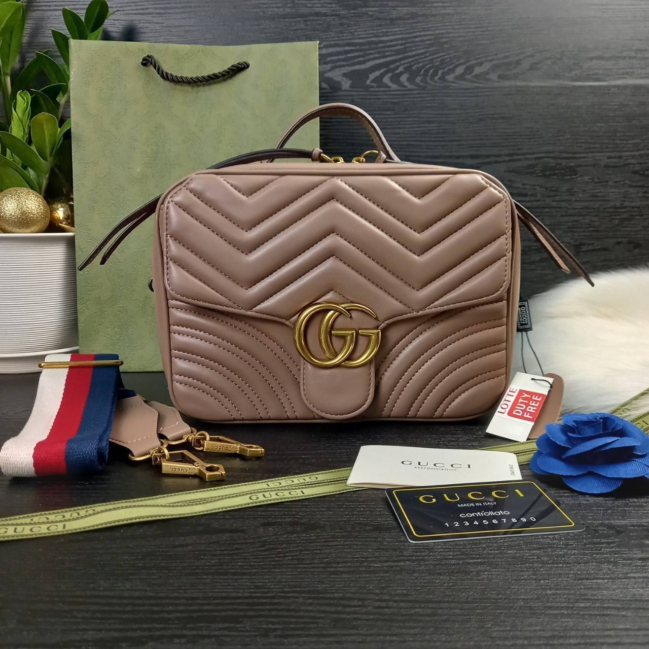 VIP GUCCI GG MARMONT TOP HANDLE SHOULDER BAG / BOLSA GG MATELASSE กระเป๋าถือ กระเป๋าสะพาย คอลเลคชั่นสุดหรู มาพร้อมสายสปอร์ตสะพายยาว สามารถปรับระดับได้ ถอดได้ เป็นอีกรุ่นที่โดดเด่นมากๆ การใช้งานคล้องตัวสุดๆ โดดเด่นด้วยโลโก้ GG ขนาดใหญ่เป็นเอกลักษณ์