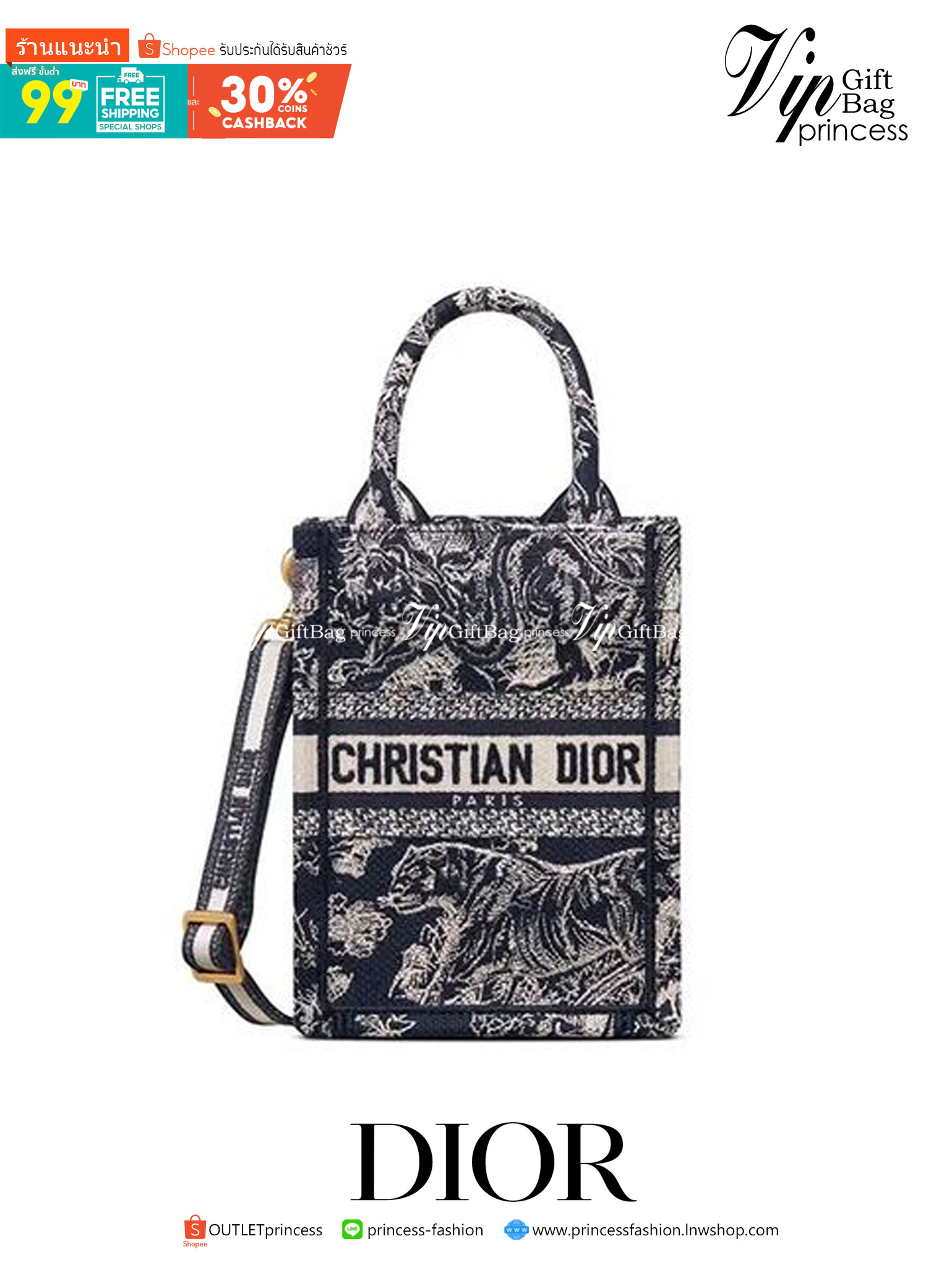 ORI 】Mini Dior Book Tote Phone Bag พร้อมส่งที่ไทย ภาพสินค้าถ่ายจากงานขายจริง ใช้งานต่างประเทศได้ กระเป๋าใบมินิจะใส่โทรศัพท์ได้เช่นเดียวกับของใช้จำเป็นเล็กๆ น้อยๆ ในแต่ละวัน มาพร้อมสายสะพายไหล่แบบปักที่ปรับได้และถอดออกได้ อุปกรณ์เสริมอันทันสมัยนี้สามารถสวม