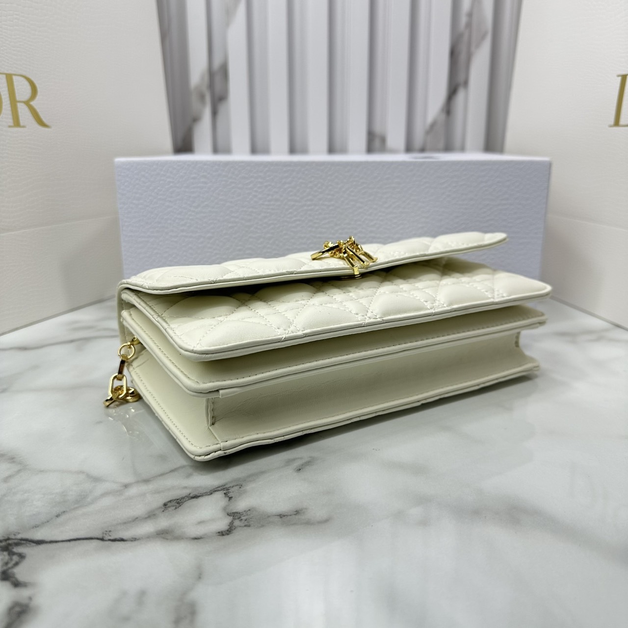 ORI หนังแท้ | My Dior Mini Bag / Dior Clutch Bag กระเป๋าสะพายทรงคลัชทันสมัย หรูหราสง่างาม จะถือหรือสะพายก็ดูดีมีระดับ กระเป๋าที่ใช้งานได้จริงใบนี้ใส่ของจำเป็นได้ครบถ้วน