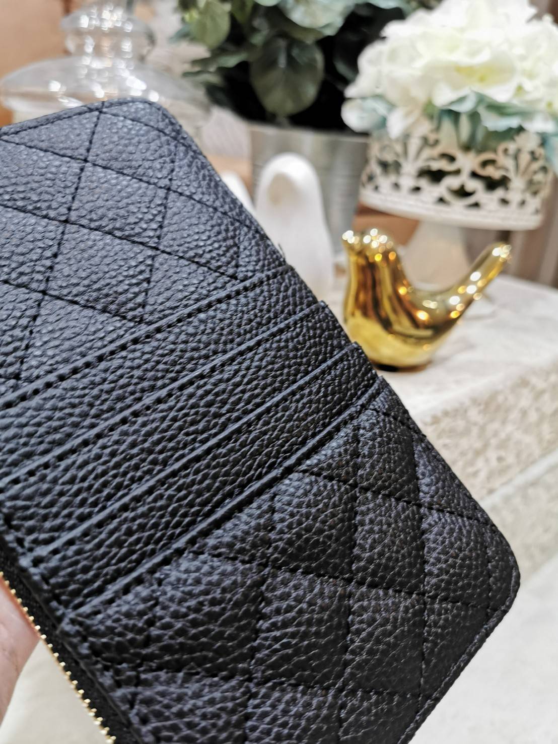 พรีเมี่ยมกิ๊ฟแท้ 100% 】Chanel Clutch Bag Gift With Purchase (GWP) กระเป๋าคลัชหรือกระเป๋าสตางค์ GWP จาก Chanel Cosmetic Counter วัสดุหนังคาเวียร์สวยหรูเปิดปิดด้วยซิปสะดวกใช้