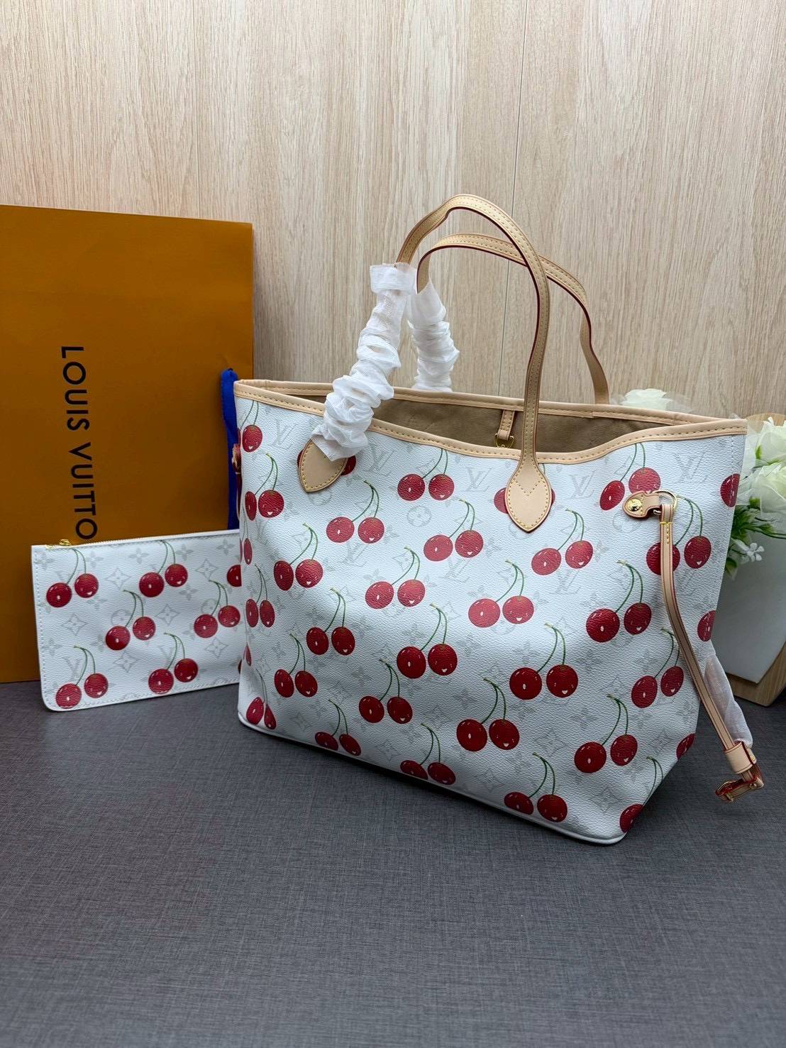 ORI หนังแท้ | LV x TM - Neverfull MM Bag Monogram cherry canvas / LV Tote Bag สีขาว กระเป๋าสะพายทรงโท้ทใบใหญ่ ลายเชอรี่น่ารักสดใส