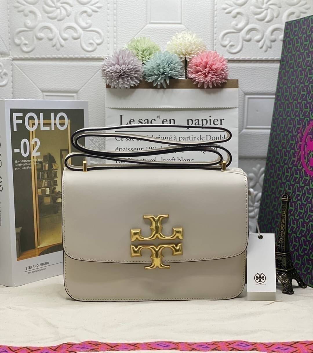 Tory Burch 75003 Eleanor Medium Convertible Shoulder Bag พร้อมส่งที่ไทย อีกรุ่นที่น่าครอบครองมากๆค่ะ กระเป๋าสะพายข้างและทบสายเป็นคล้องไหล่ได้ หนังแท้ชั้นดี ใช้ได้กับทุกๆโอกาส ห้ามพลาด ก่อนหมดนะคะ!!