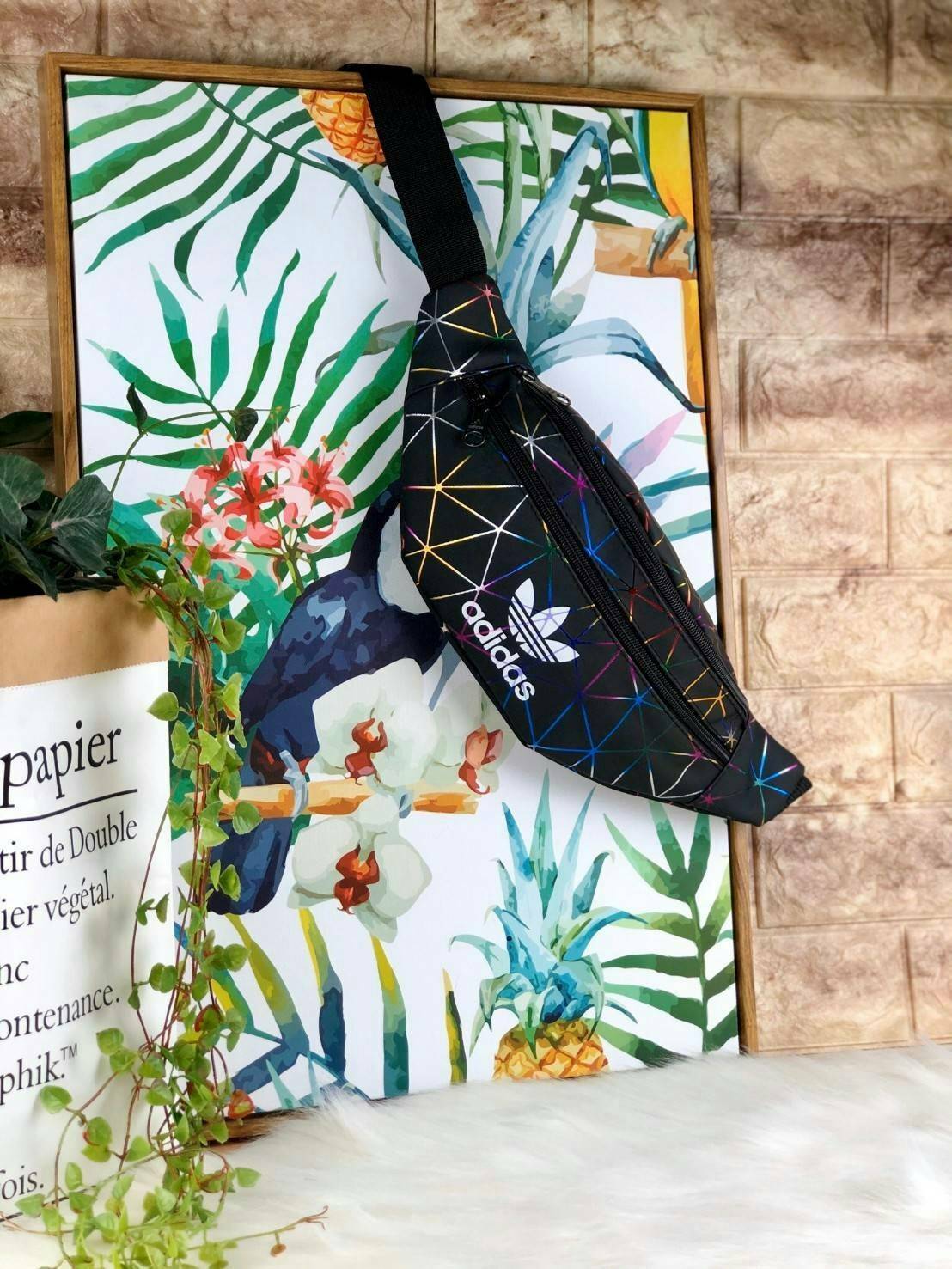 Adidas belt bag รุ่นใหม่พร้อมส่งที่ไทยกับกระเป๋าคาดอก/คาดเอว วัสดุpuน้ำหนักเบา ที่ตัวกระเป๋าแต่งtexture สวยงาม ด้านหน้าสกรีนโลโก้แบรนด์มีช่องด้านหน้า ใส่ iPhone plus ได้รวมถึงเหรียญ/บัตรที่ใช้บ่อย และช่องใหญ่จุได้เยอะ ใส่กระเป๋าเงินใบยาวได้ รุ่นนี้ปรับสาย