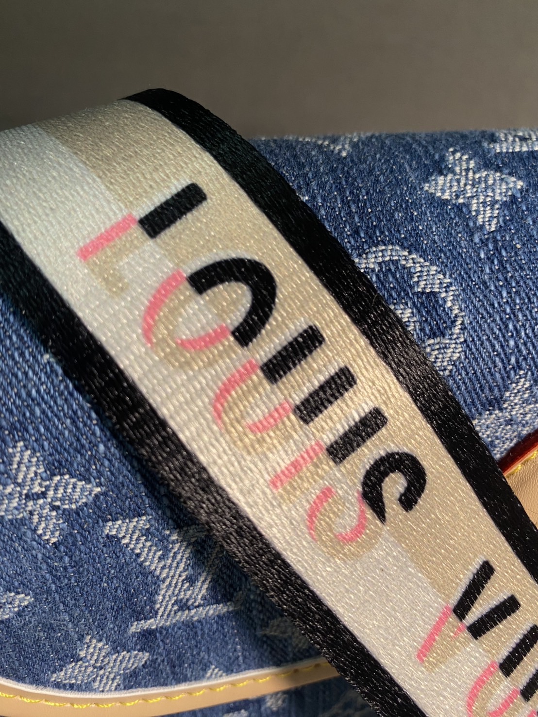 LV diane monogram denim bag กระเป๋ามัลติฟังก์ชั่นเดนิม ดีไซน์ใหม่สียีนส์สวยมีเสน่ห์ มาพร้อมสาย 2 แบบ สายหนังคล้องไหล่ได้ และสายสปอร์ตครอสบอดี้ได้