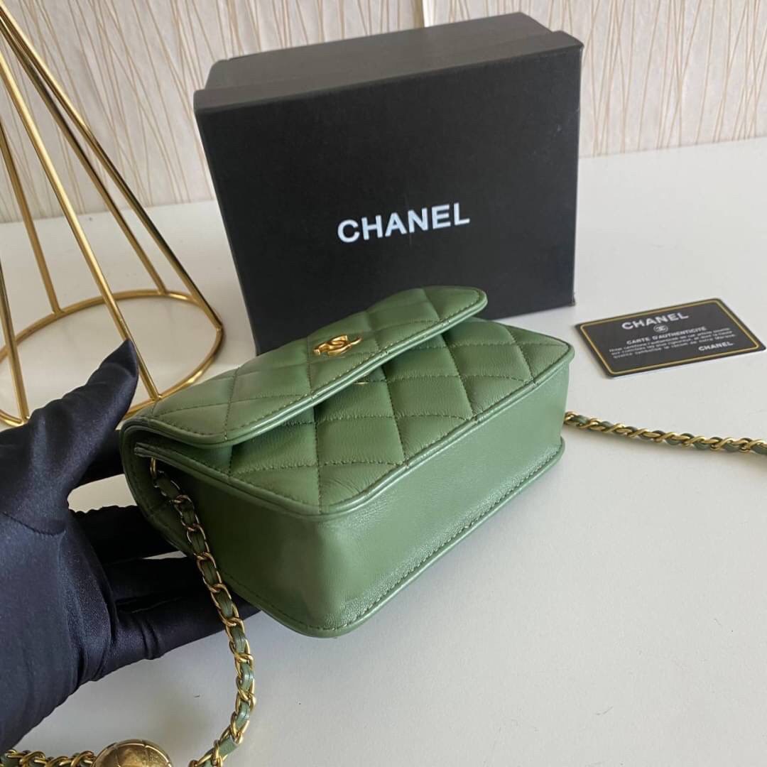 VIP GIFT 】หนังแกะแท้ CHANEL lambskin small shoulder bag with chain เรียบหรู ดูดี ดีไซน์สุดคลาสสิค ใช้ออกงานได้เลย มีสายโซ่อะไหล่ทองรมควันอย่างลงตัว ไอเท็มแนะนำพร้อมส่งที่ไทยราคาสุดคุ้มห้ามพลาดค่ะ!