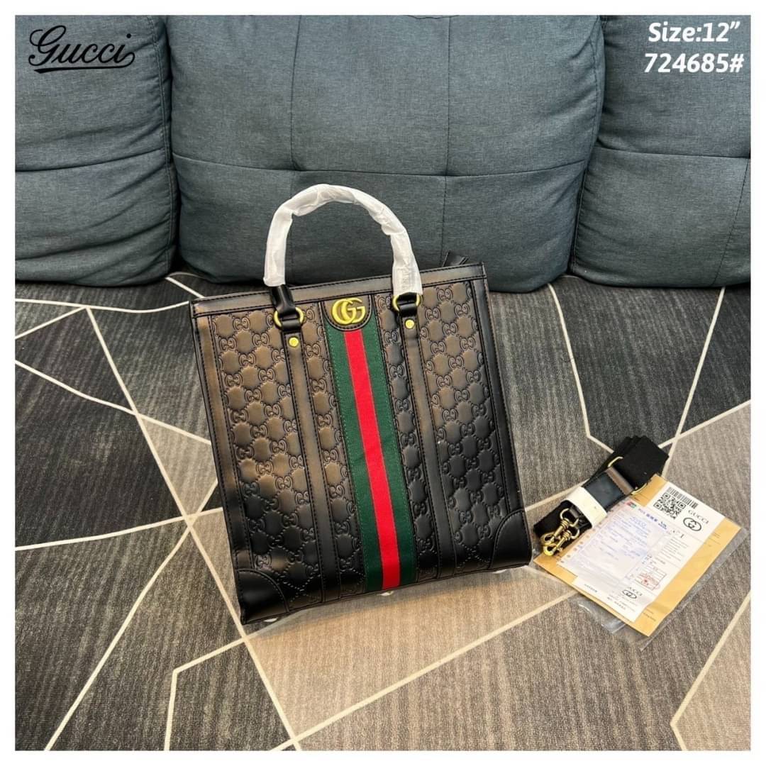 GUCCI Ophidia medium tote bag / GUCCI Tote Bag กระเป๋าทรงโท้ท รูปทรงสวย ที่จับโค้งมนสามารถถือหรือสะพายครอสบอดี้ได้ ภายในโล่งกว้าง จุของได้เยอะ พร้อมสายสะพายข้าง ถอด-ปรับระดับได้ ใช้ได้ทั้งชายหญิง
