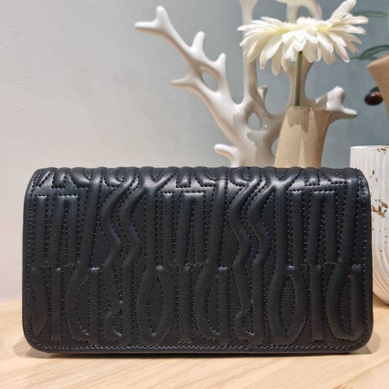 Dior Flap Bag / Quilted Miss Dior Allover Leather Bag กระเป๋าสะพายไหล่สุดลัคชู หรูหราเกินเรื่อง ดีไซน์ใหม่สวยงามด้วยดีเทลฝีเย็บและลายหนังปั๊มนูน