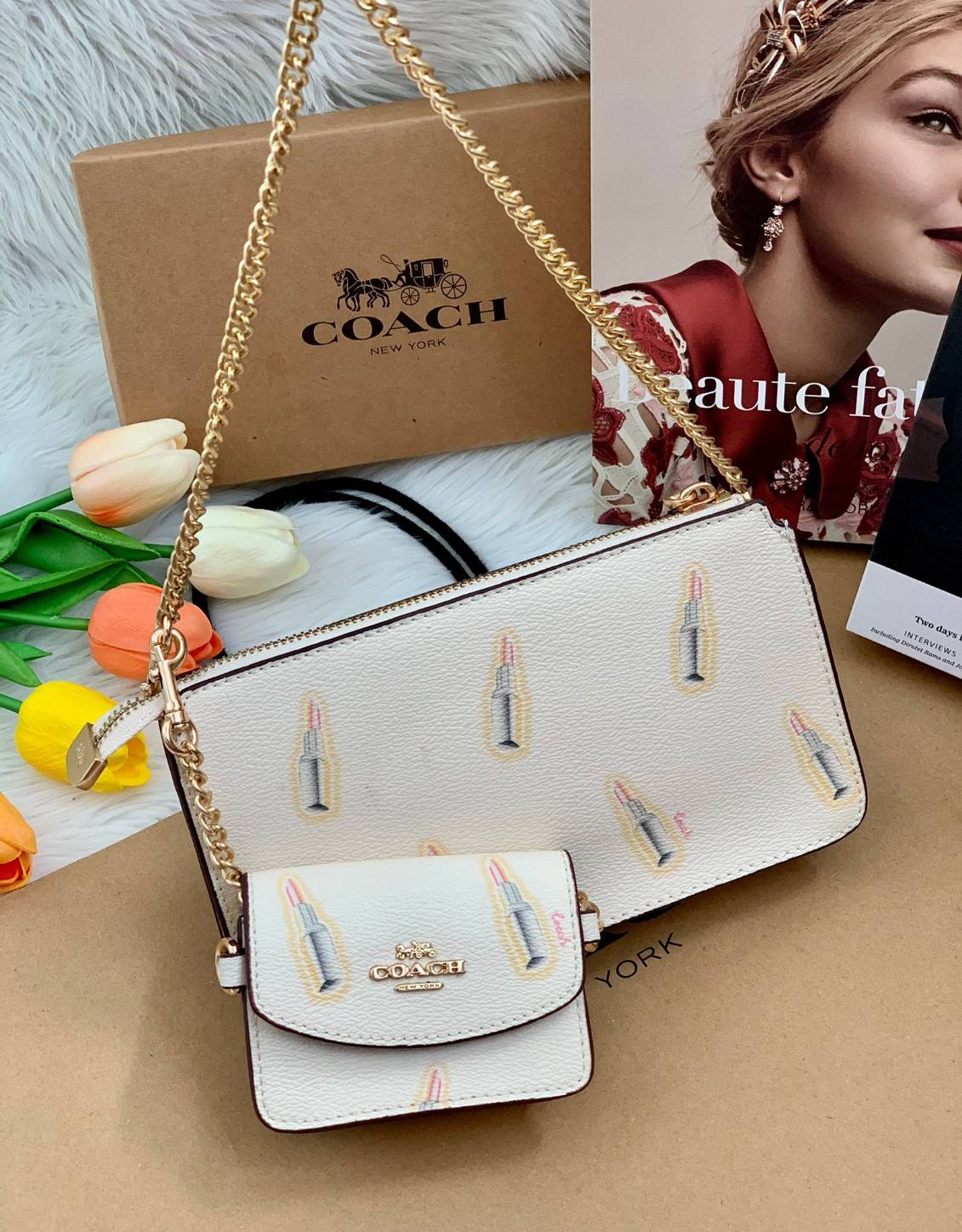 สวยแพคคู่ ทั้งแม่ทั้งลูกเลยจร้าา COACH POPPY CROSSBODY ((c0737//c2916//c3328//c3327//c2917)) พร้อมส่วที่ไทย ได้ไปไม่ผิดหวังแน่นอนค่าา!! กระเป๋าสะพายคลอสบอดี้ร์หรือถือแบบคลัทก็สวยงาม หนังสวยนิ่มมือดีค่ะ ด้านหน้ามีช่องกระดุมให้หนึ่งช่อง เปิดปิดกระเป๋าแบบซิป