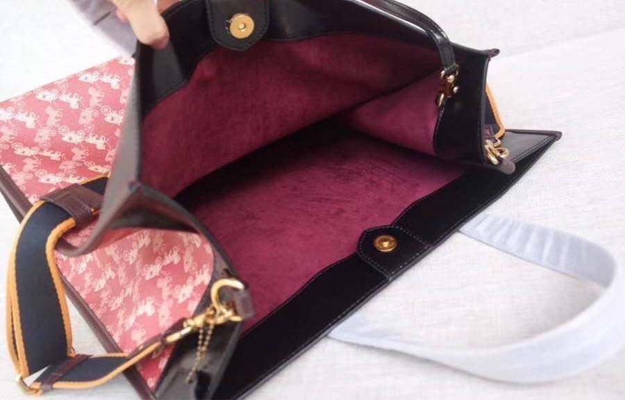 OUTLET 】Coach Field Tote With Horse And Carriage Print พร้อมส่งที่ไทย