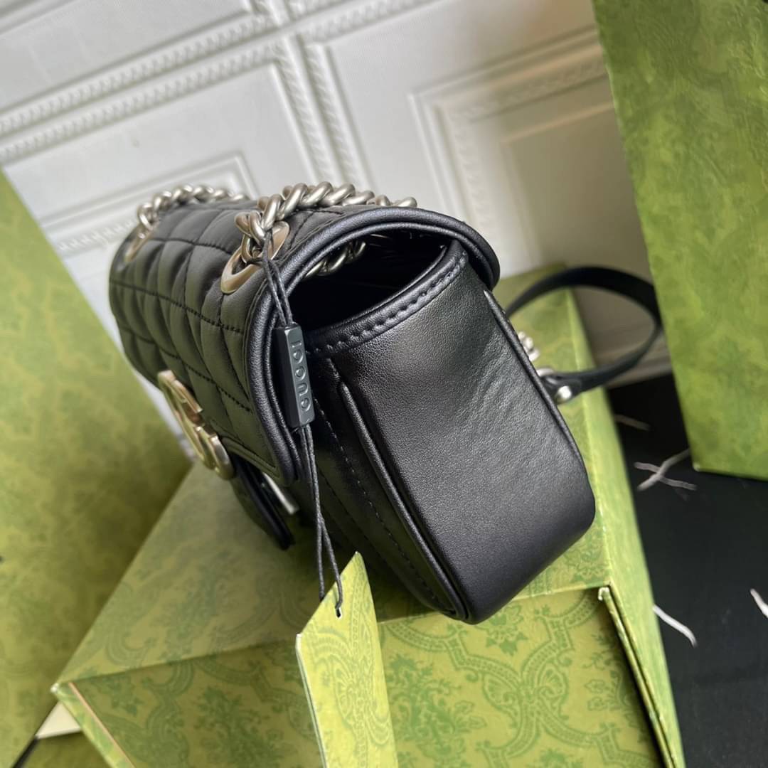 หนังแท้ GUCCI GG Marmont leather shoulder bag แบบใหม่ล่าสุด ราคานี้หนังแท้คือคุ้มมากเลยค่าสาวๆ ต้องจัดแล้วน้าา ยกระดับความหรูให้กับตัวเองกันหน่อย ด้วยกระเป๋ารุ่นนี้!! ครอสบอดี้ที่ดีไซน์หรู อัพเลเวล ในราคาที่จับต้องได้ พร้อมเสิร์ฟความสวยตรงถึงบ้านแล้วจ้า
