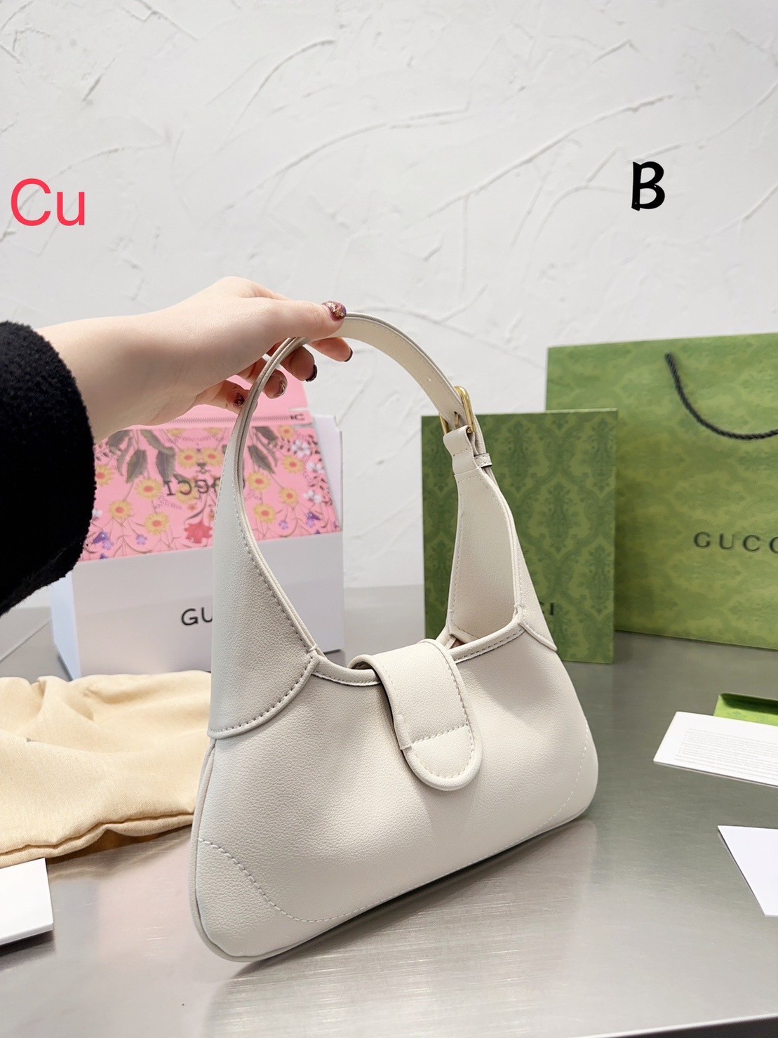 GUCCI Aphrodite small shoulder bag / GG shoulder bag / GUCCI BAG พร้อมส่ง 4 สี กระเป๋าสะพายไหล่ โดดเด่นด้วยโลโก้ใหญ่อะไหล่ทอง งานหนังเต็มใบ ผสานดีไซน์ของความคลาสสิคได้อย่างลงตัว