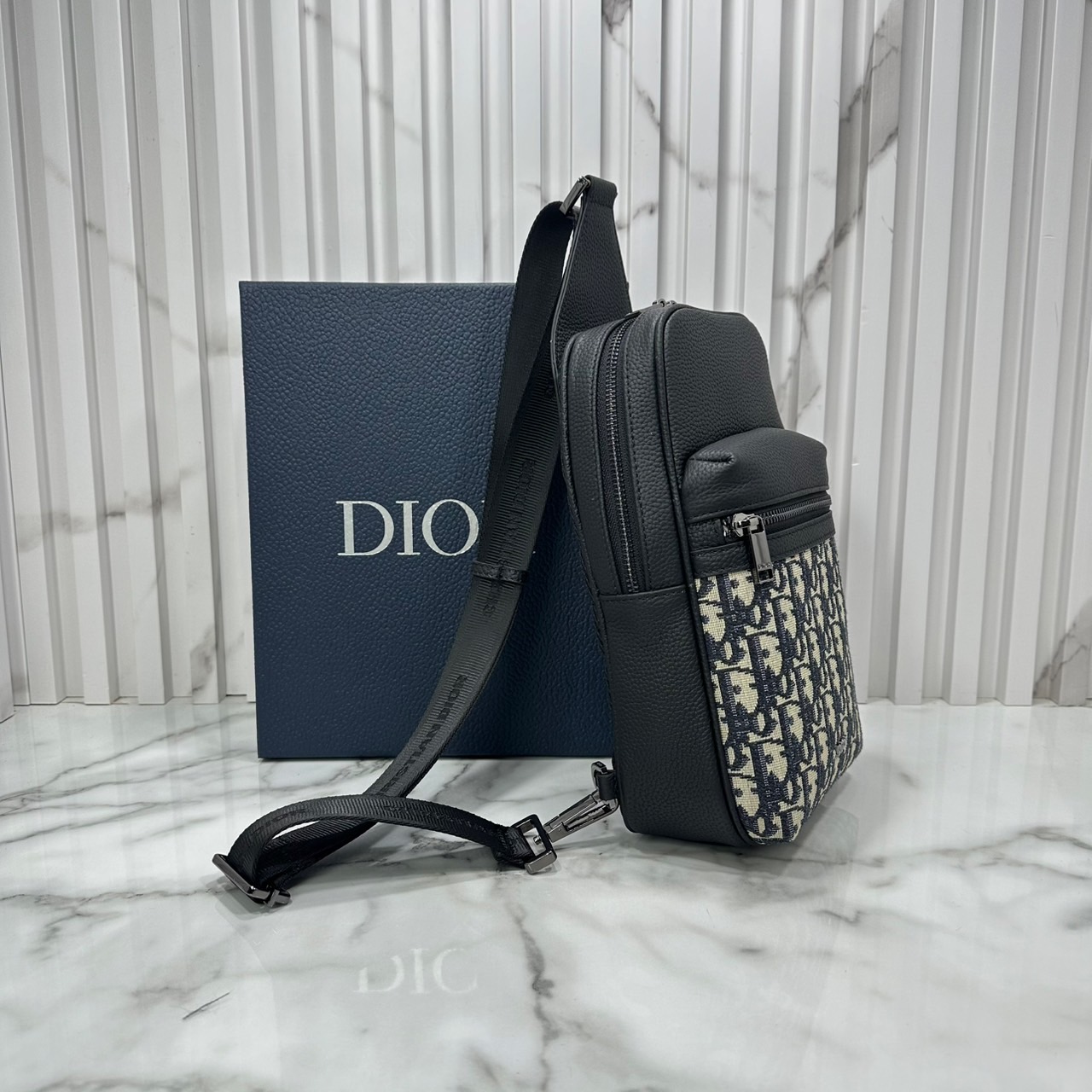 DIOR Sling Bag Rider 2.0 Oblique jacquard fabric กระเป๋าสะพายคาดอก หนังแท้ แคนวาสแท้ สง่างามเหนือกาลเวลา มีไว้ไม่มีเอาท์ ท่านชายควรมีมากค่ะ