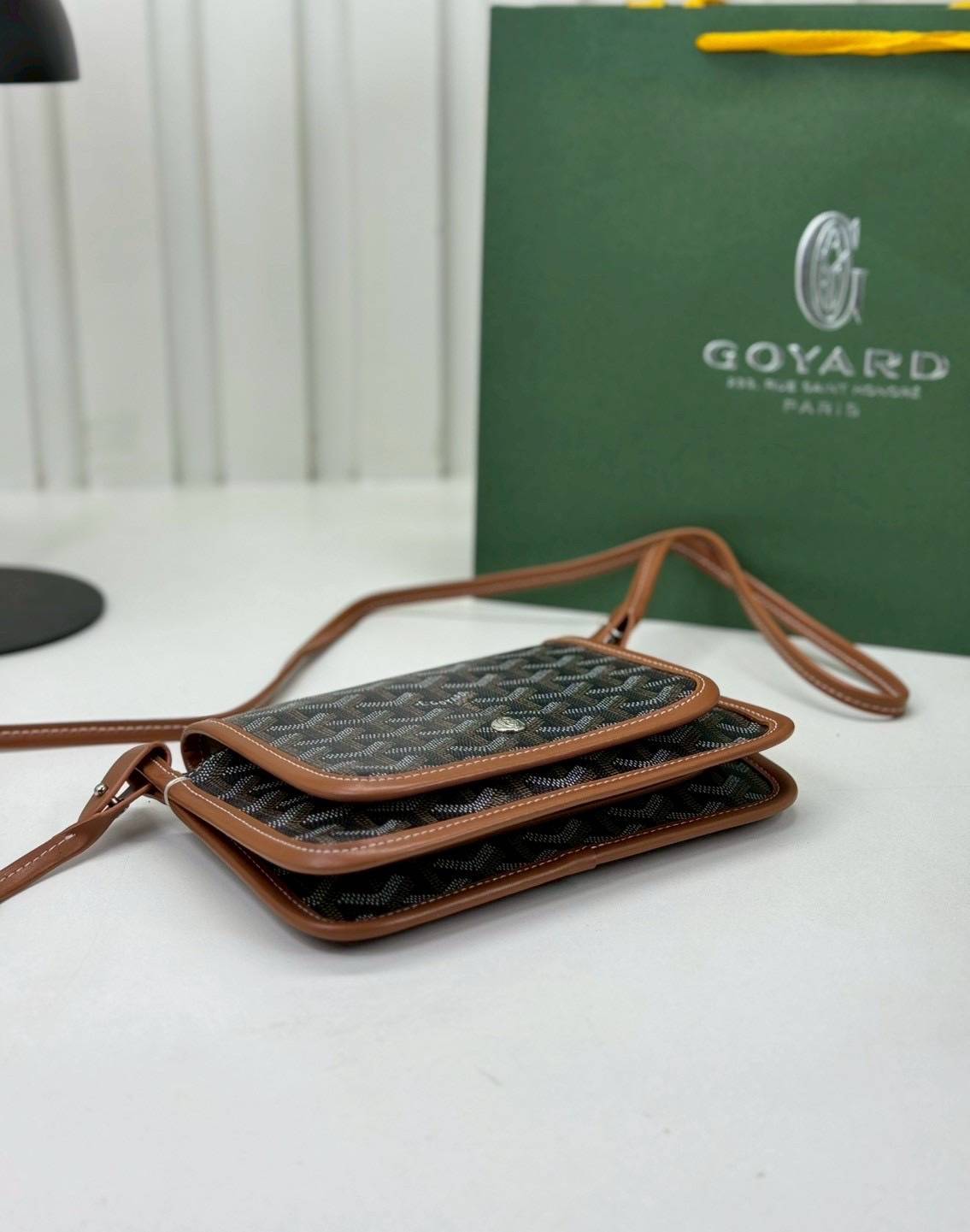 10 สี ORI หนังแท้ | GOYARD Plumet pouch-wallet กระเป๋าสะพายใบเล็กกะทัดรัด ดีไซน์กระเป๋าสตางค์ Plumet ดีไซน์มาพร้อมช่องใส่เหรียญ ธนบัตร และบัตรต่างๆ สามารถสะพายไหล่เป็นกระเป๋าสะพายข้างได้เหมือนกระเป๋าใบเล็ก