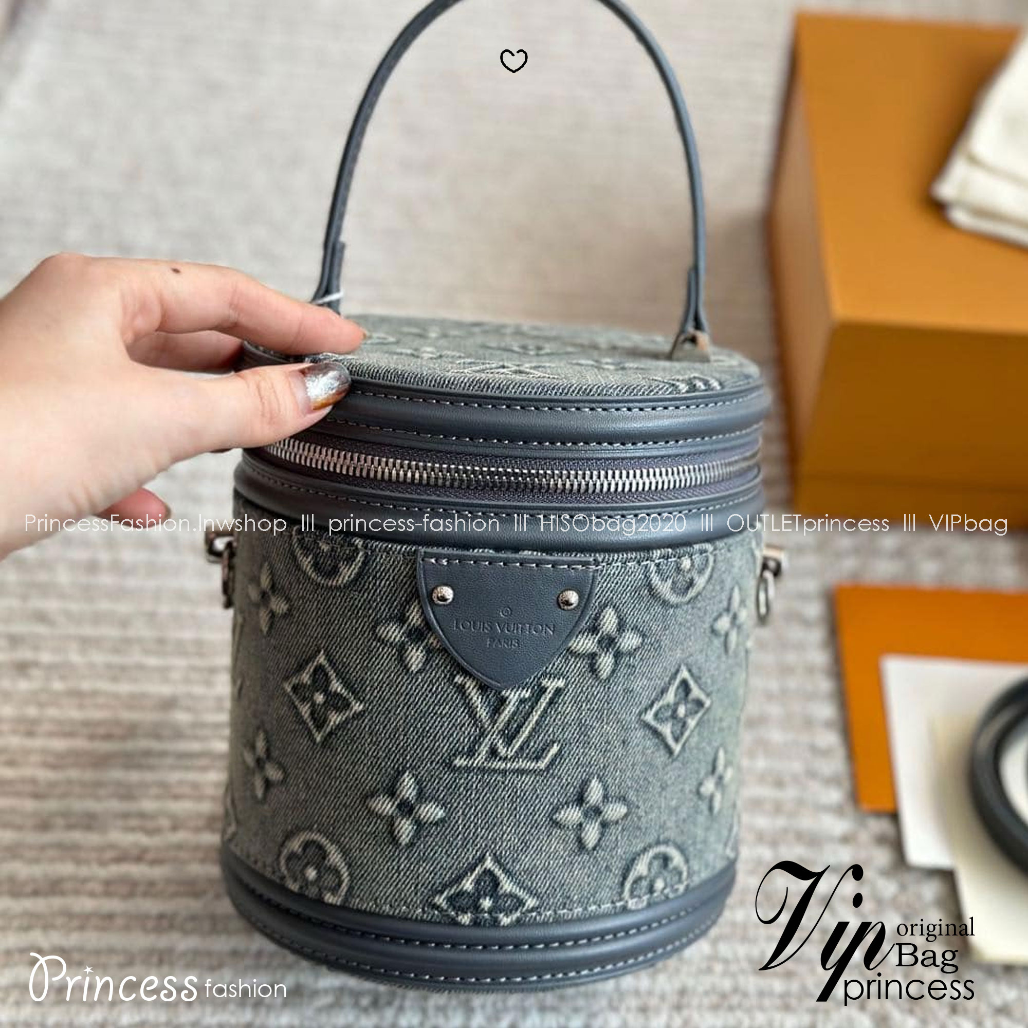 LV Cannes Monogram Denim Bag กระเป๋าสะพายทรงถังเดนิมซีดสไตล์วินเทจ ปั้มนูนโลโก้ลายโมโนแกรม ไอเท็มหรูหราย้อนยุค ผสมผสานความทันสมัย ในรูปแบบกระเป๋าทรง cylinder ที่ไม่เหมือนใคร สุดฮอต ตัวแม่ทุกคนต้องมี สวยคลาสสิคมากๆ
