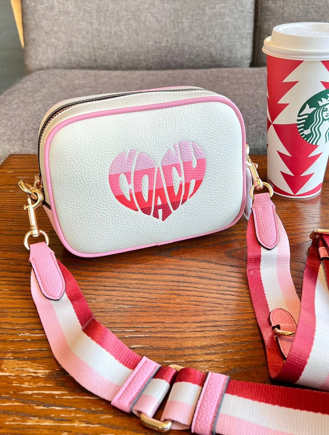 ใจละลายหมดแล้วค่า 😍 Coach Mini Jamie Camera Bag With Stripe Heart Motif ((CA072)) พร้อมส่งล่าสุด! กับกระเป๋าสะพายแบบครอสบอดี้ร์ บอกเลยน้องน่ารักสีสวยมากๆค่ะ